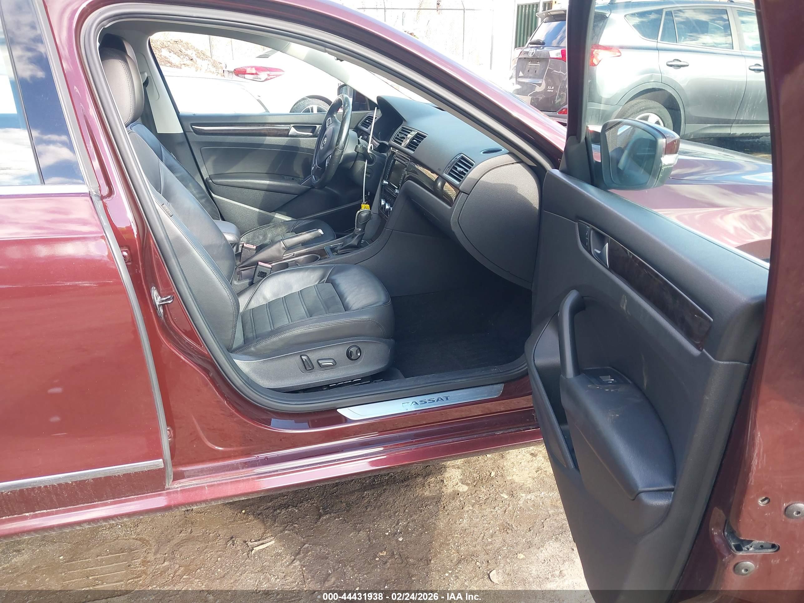 VOLKSWAGEN PASSAT image 5