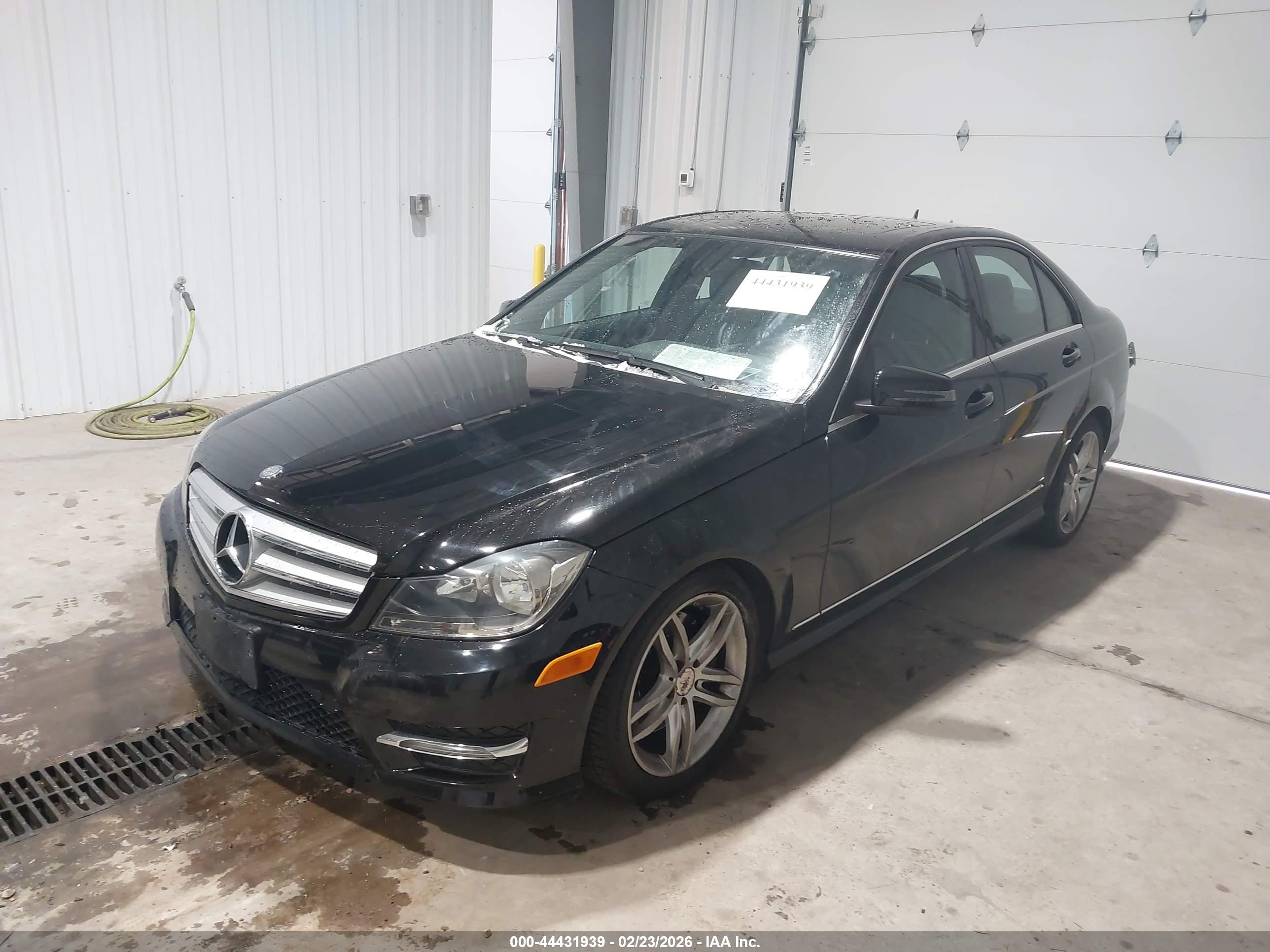 MERCEDES-BENZ C image 2