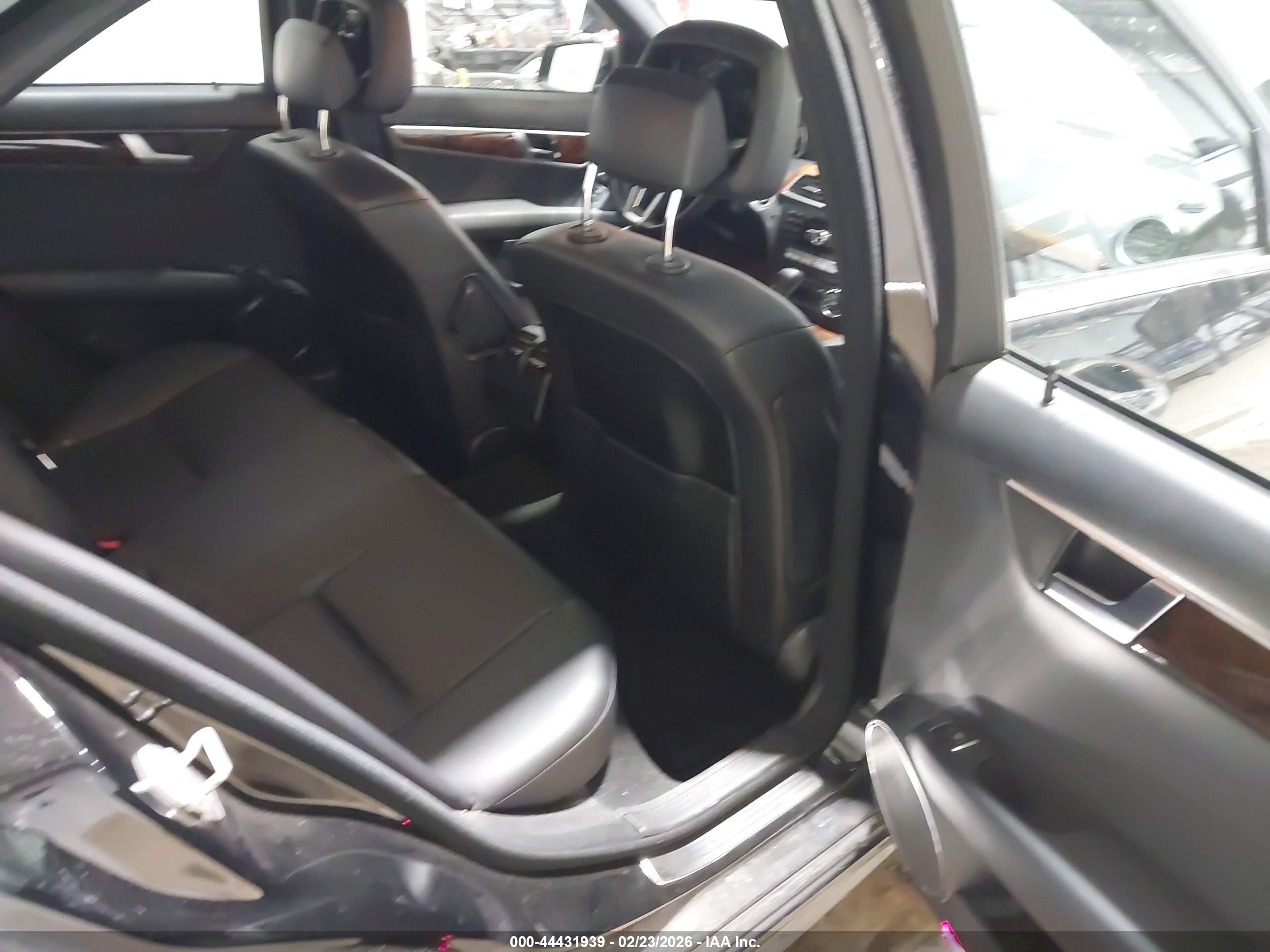 MERCEDES-BENZ C image 8