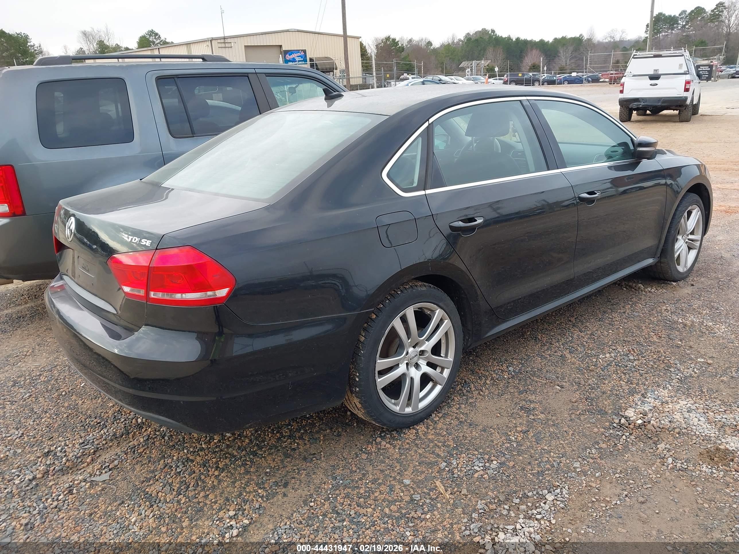 VOLKSWAGEN PASSAT image 4