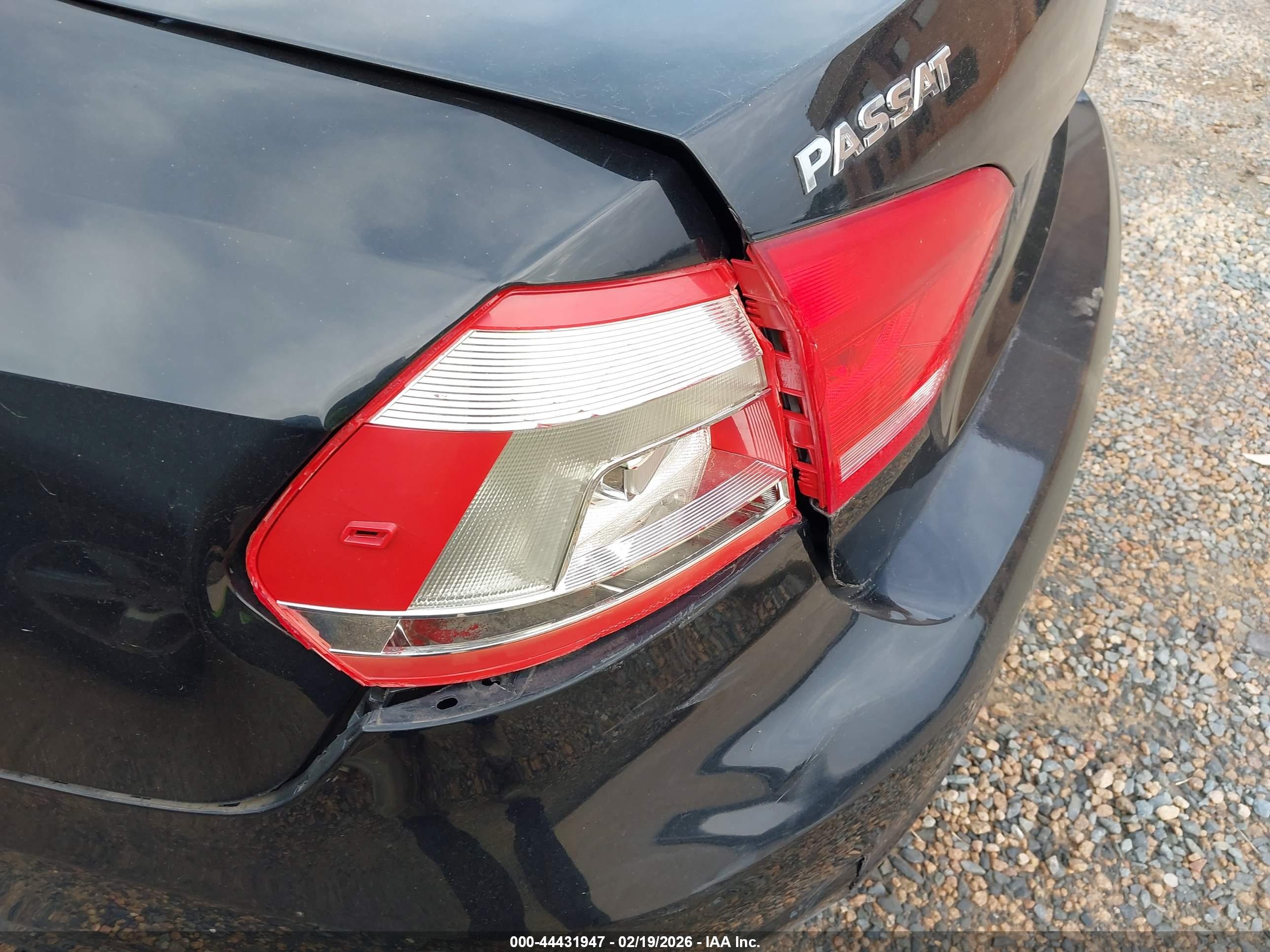 VOLKSWAGEN PASSAT image 6