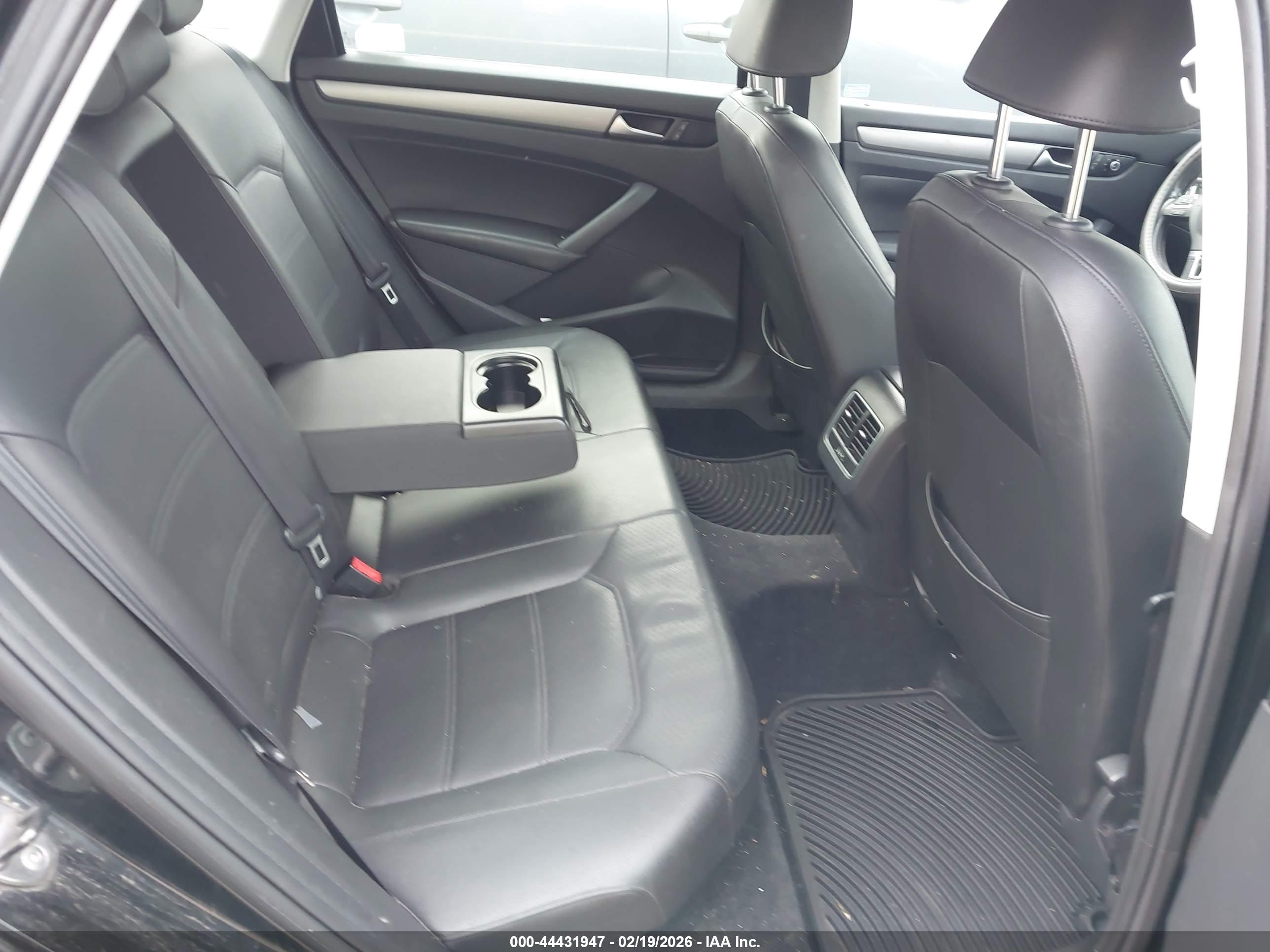VOLKSWAGEN PASSAT image 8