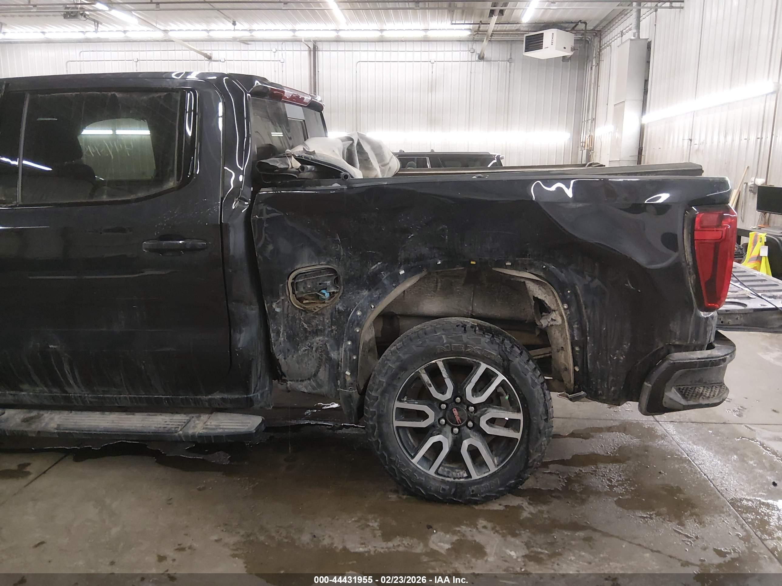 GMC SIERRA image 6