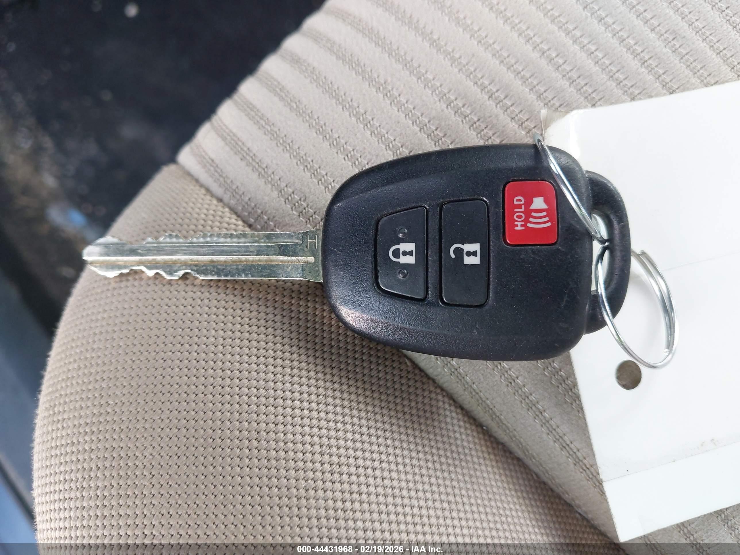 TOYOTA RAV4 image 11