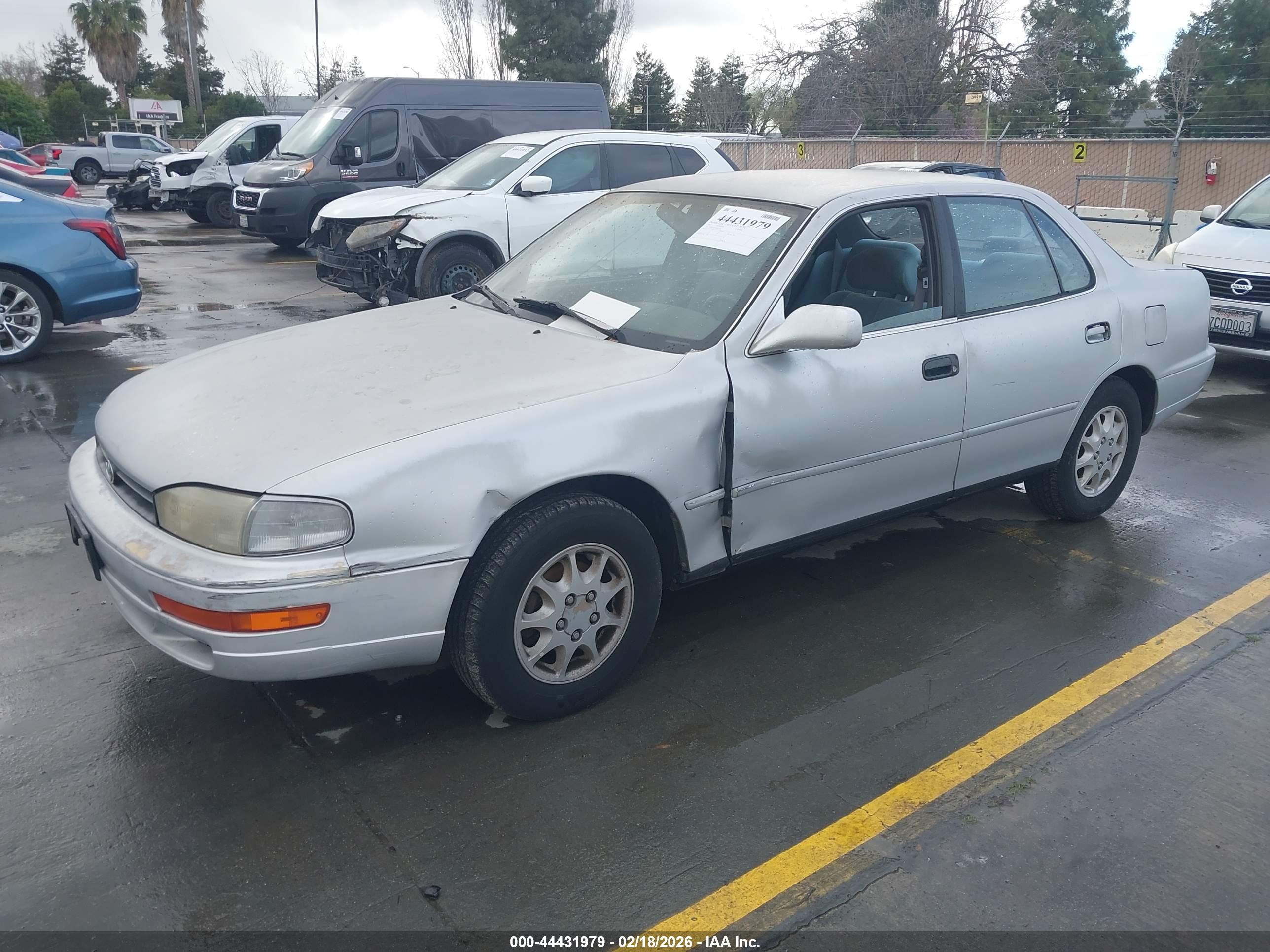 TOYOTA CAMRY image 2