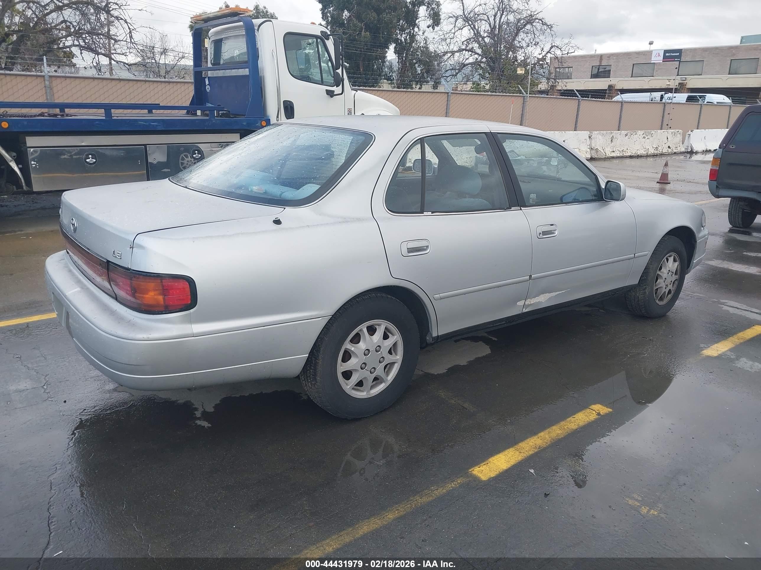 TOYOTA CAMRY image 4