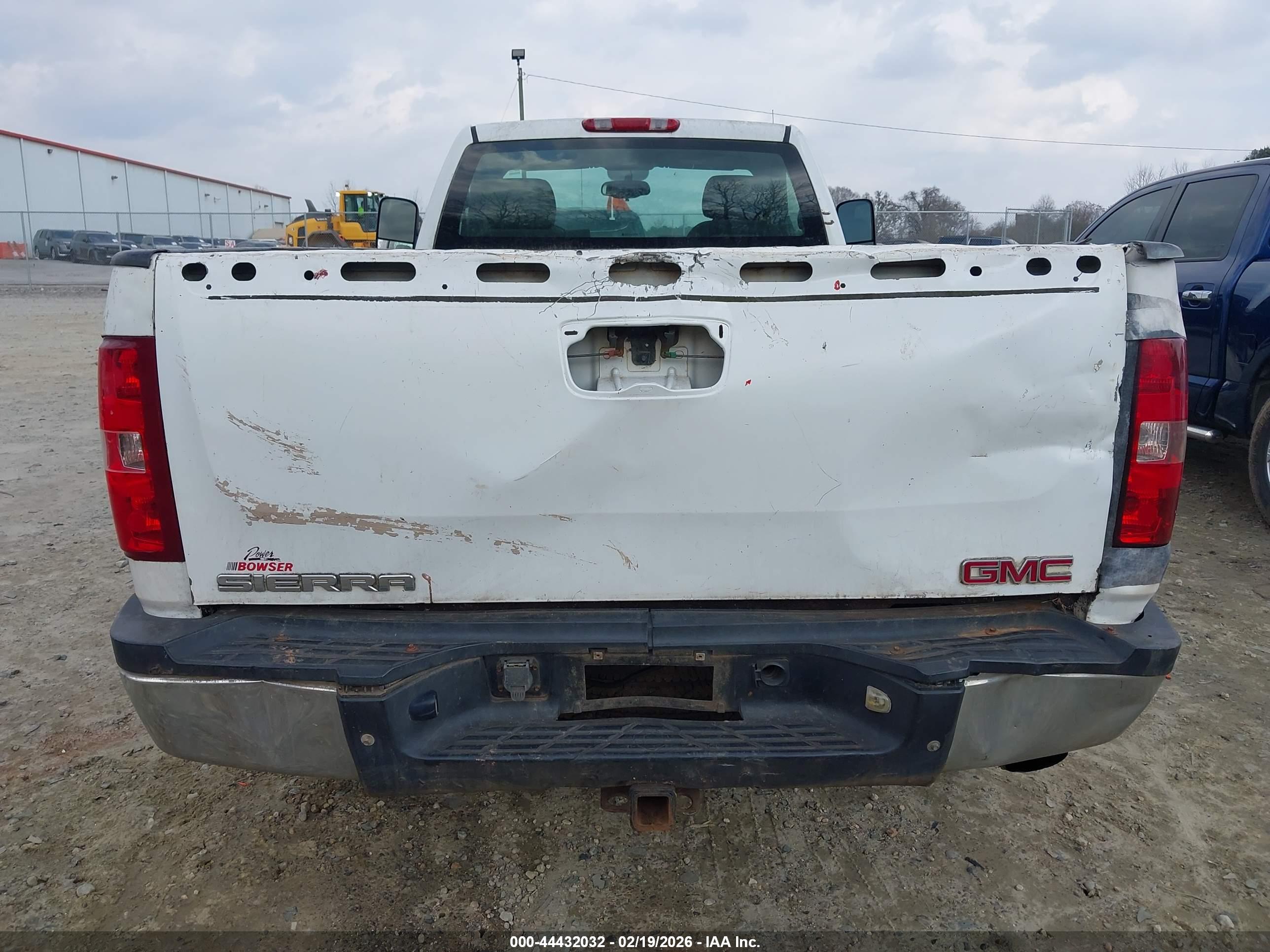 CHEVROLET SILVERADO image 6