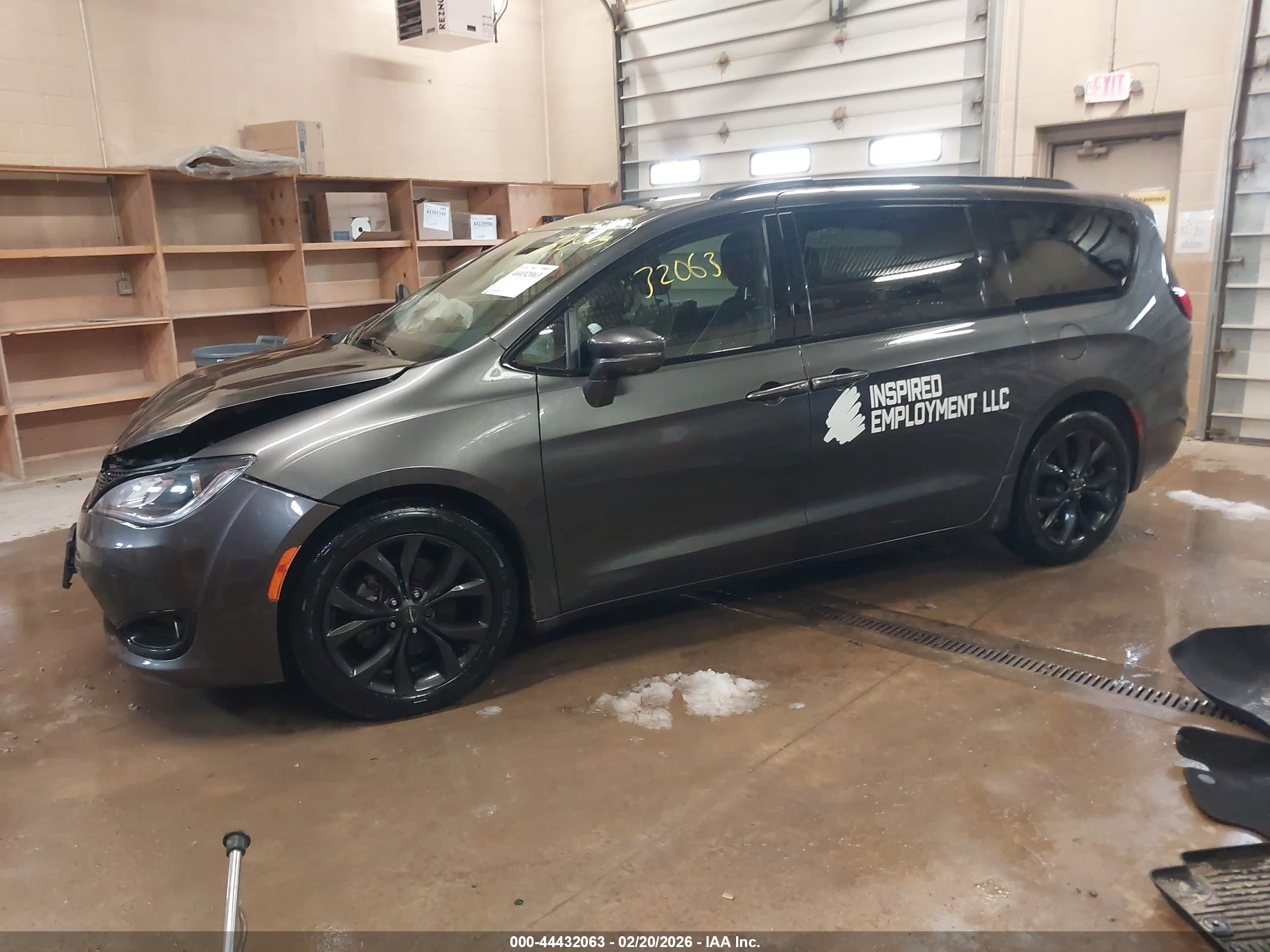 CHRYSLER PACIFICA image 2