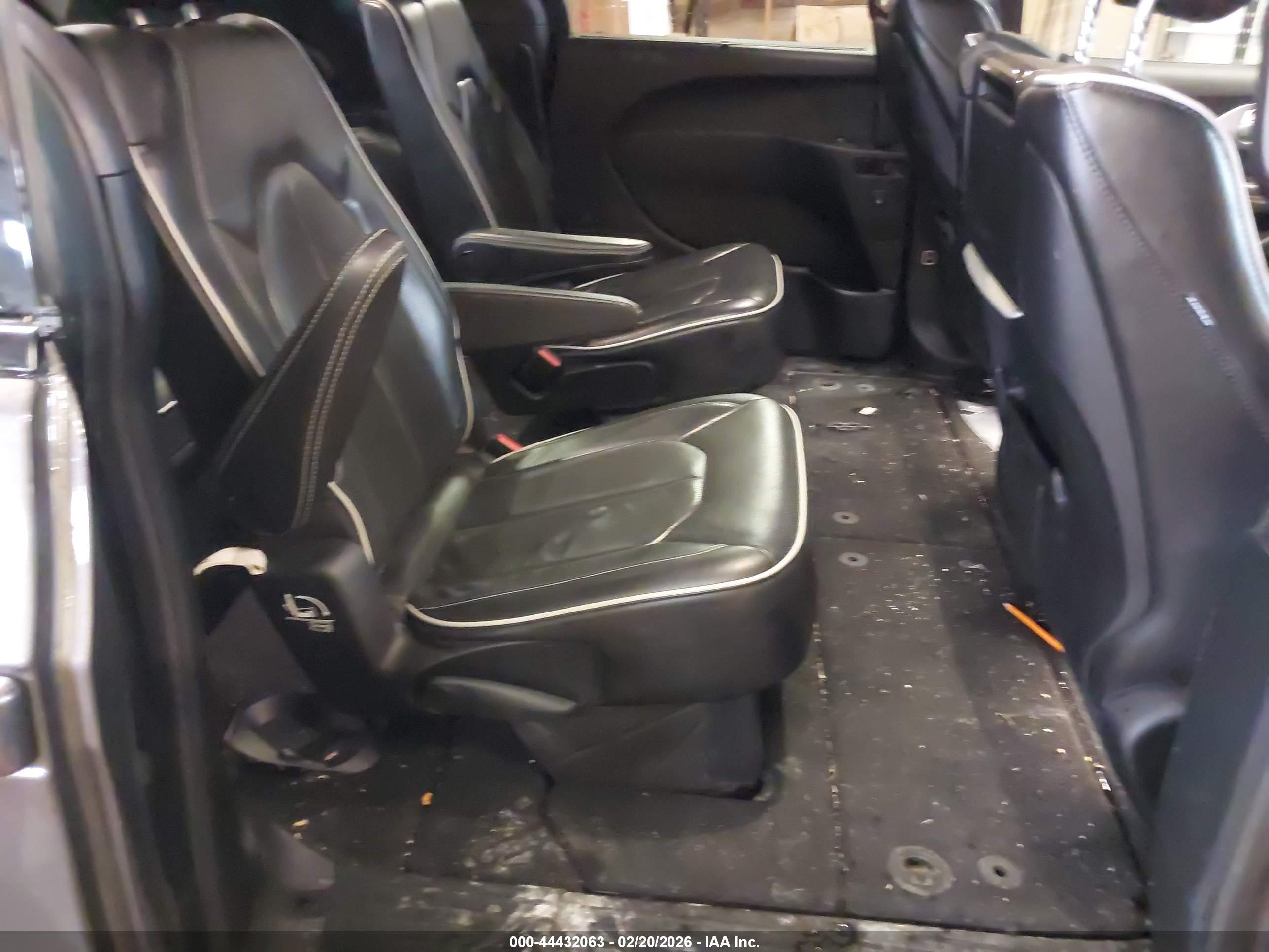 CHRYSLER PACIFICA image 8