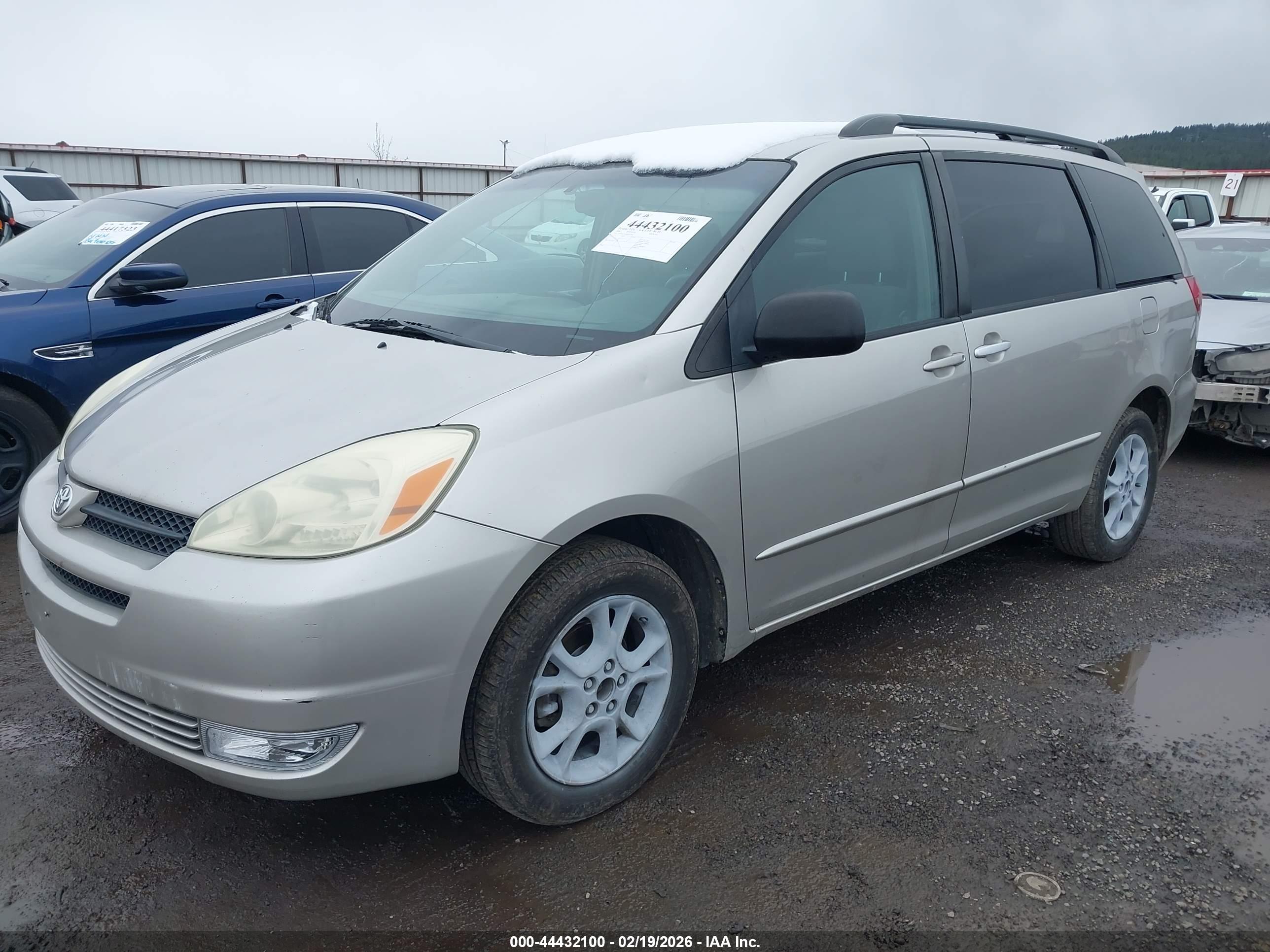 TOYOTA SIENNA image 2