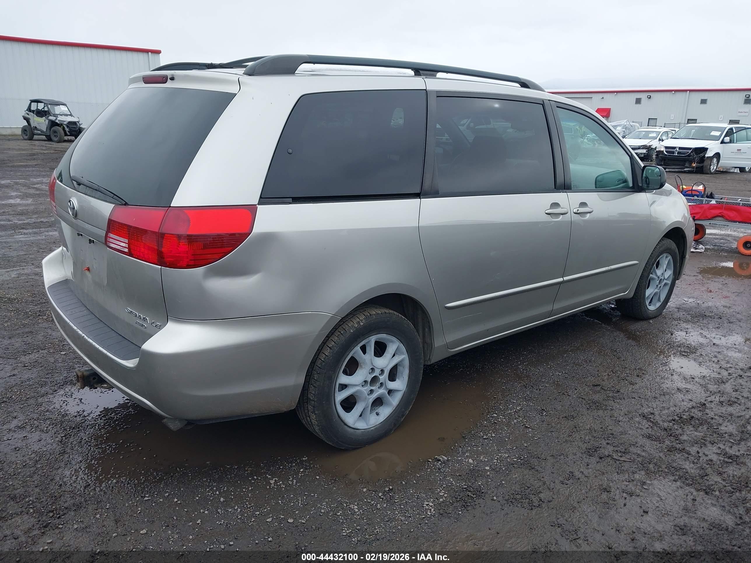 TOYOTA SIENNA image 4