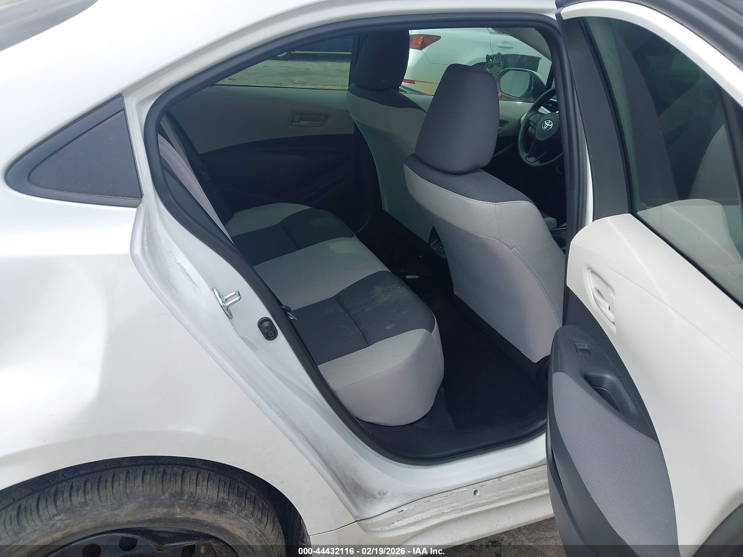 TOYOTA COROLLA image 8