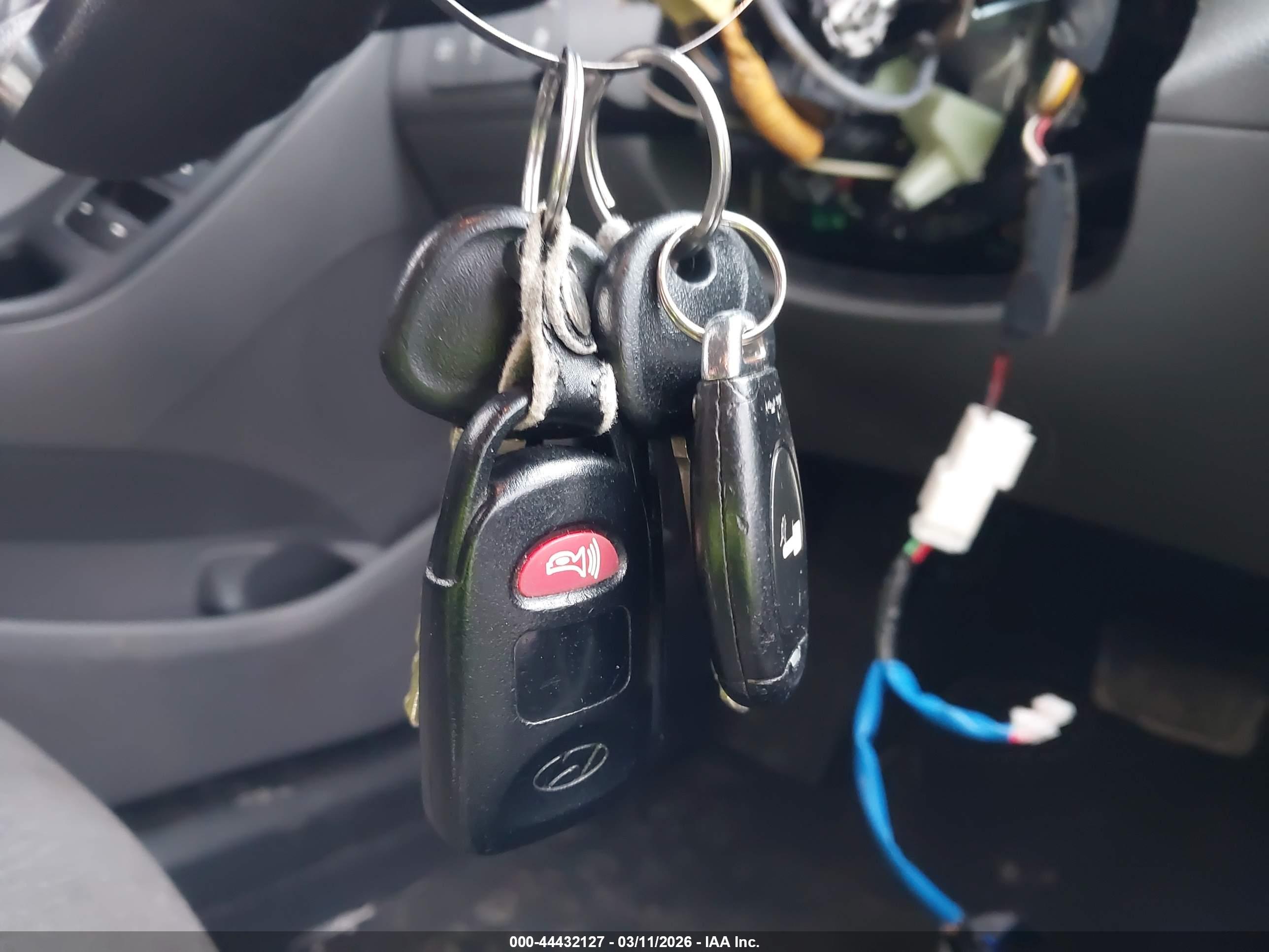 HYUNDAI ELANTRA image 11