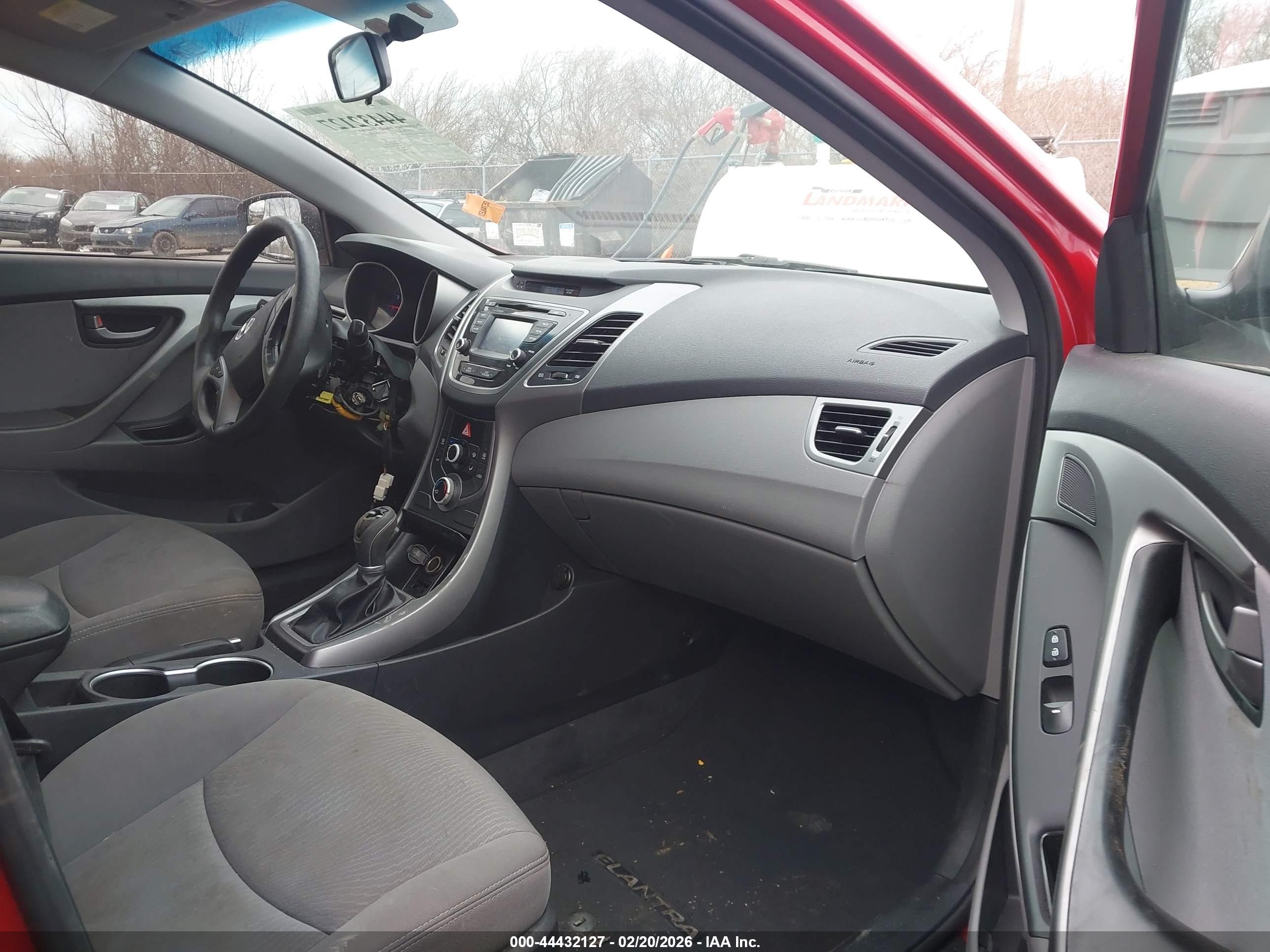 HYUNDAI ELANTRA image 5