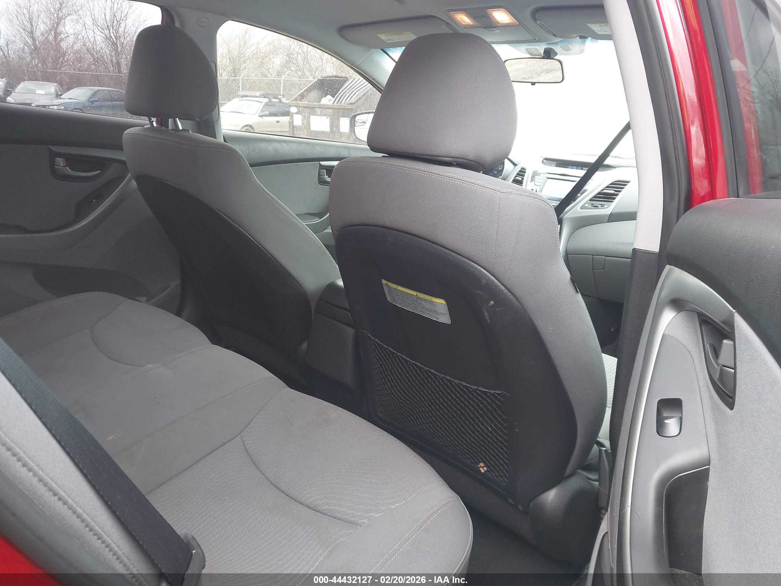 HYUNDAI ELANTRA image 8