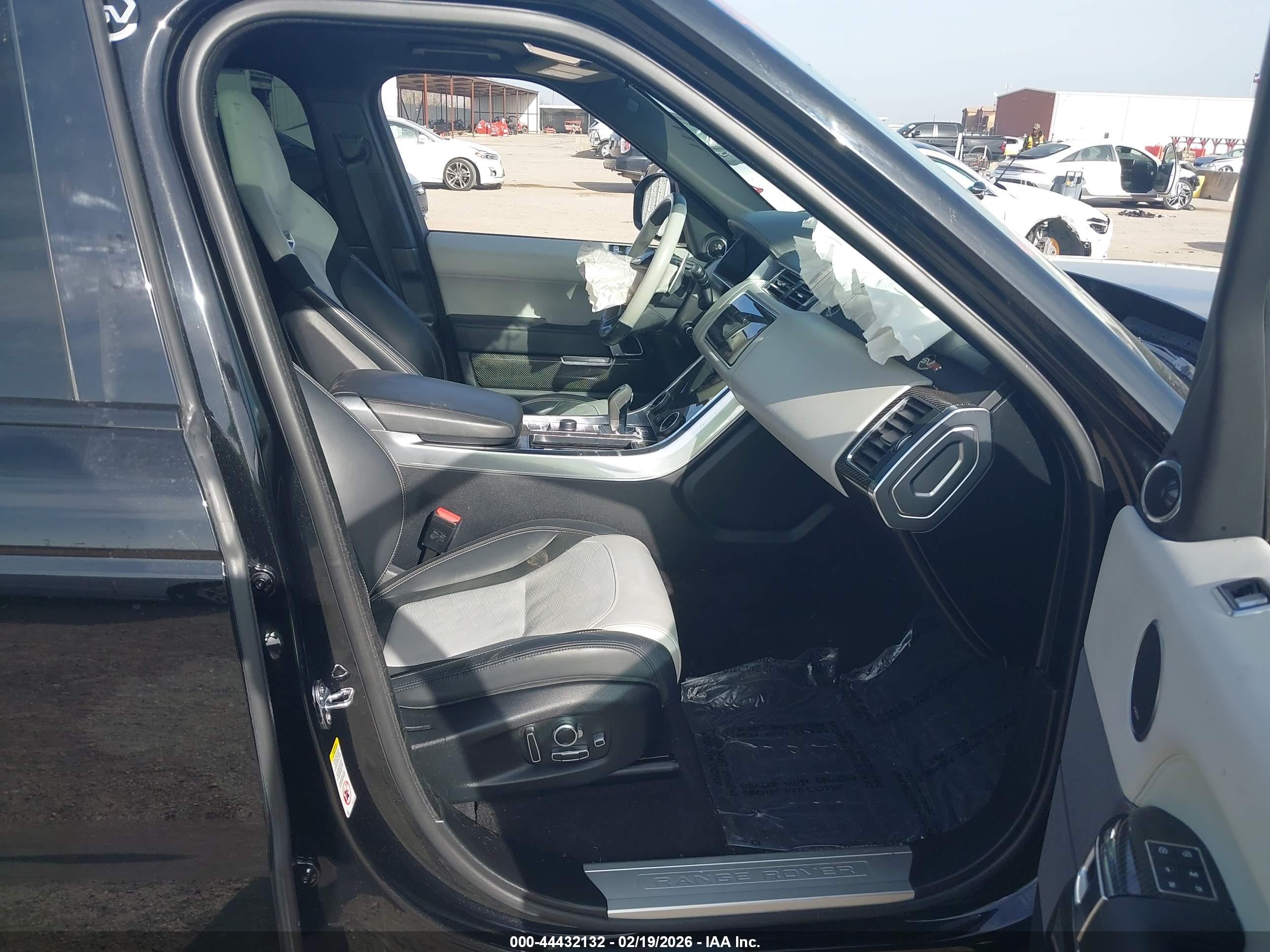 LAND ROVER image 5