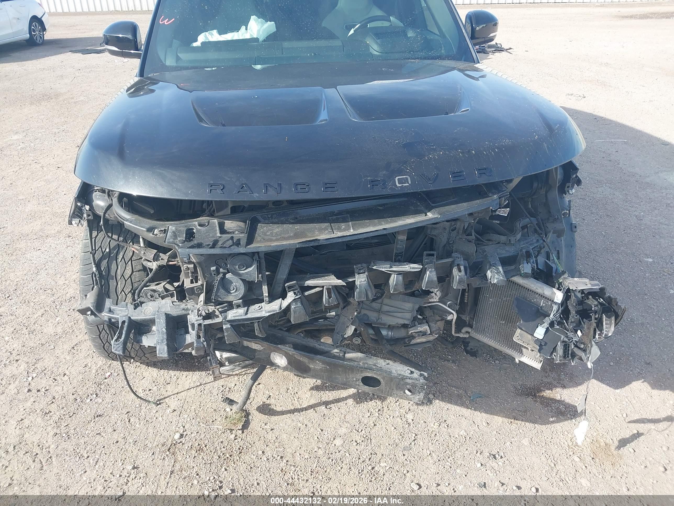 LAND ROVER image 6