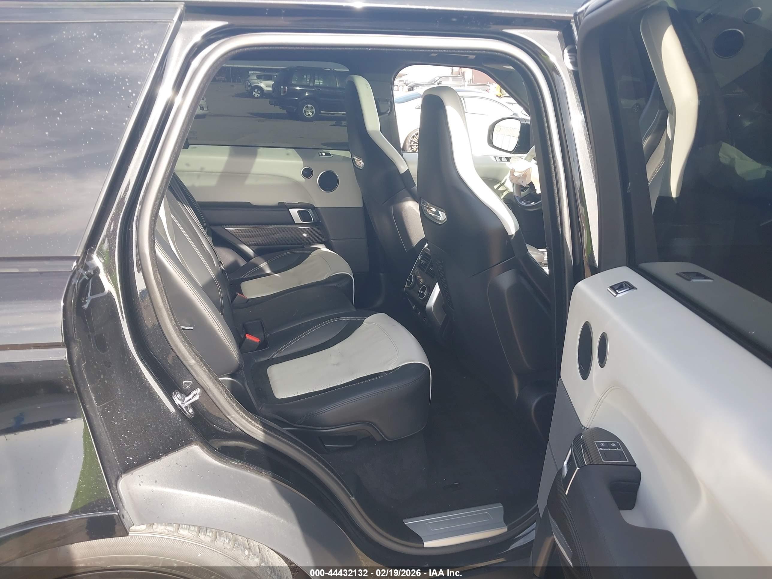 LAND ROVER image 8