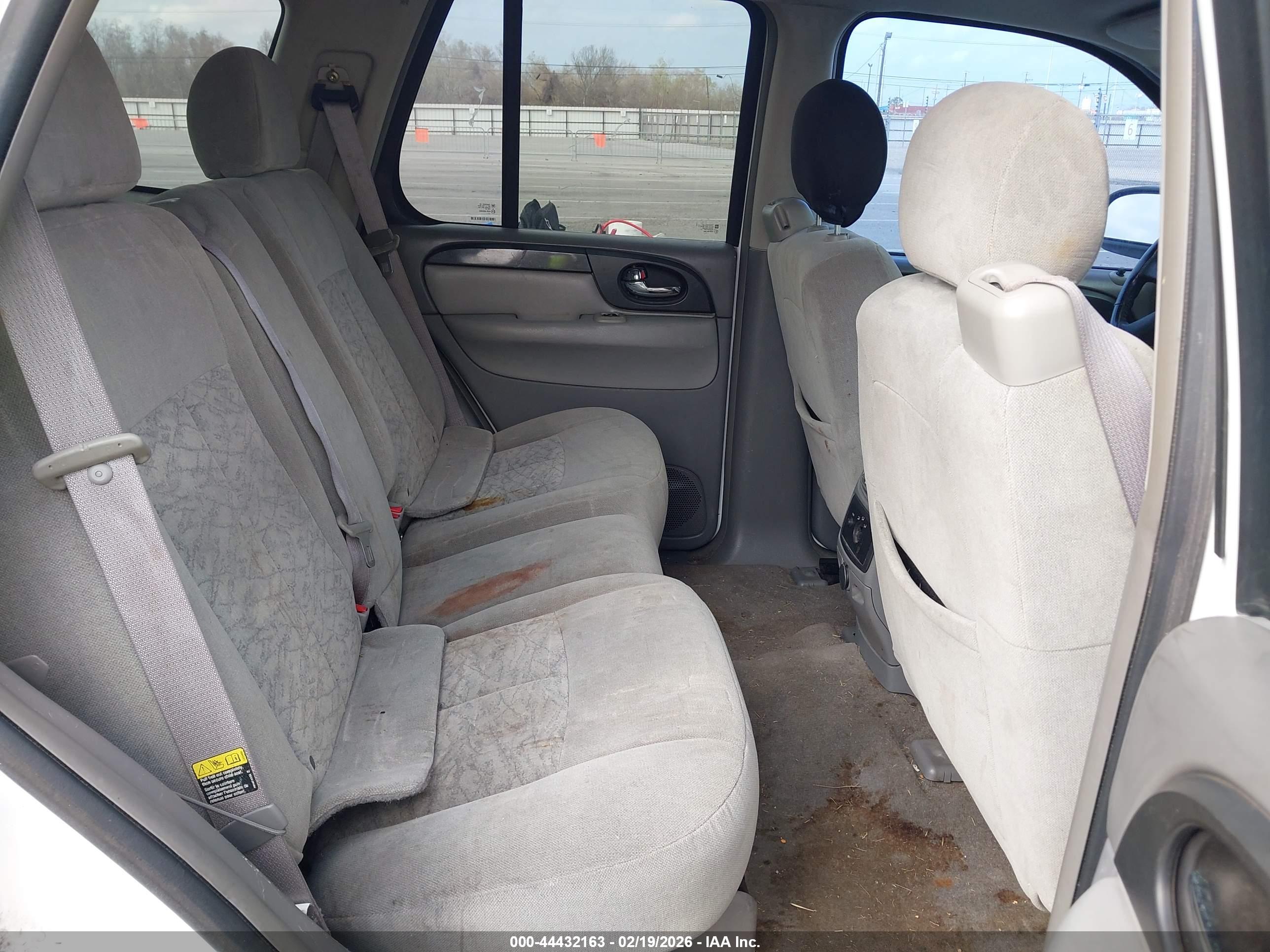 GMC ENVOY image 8
