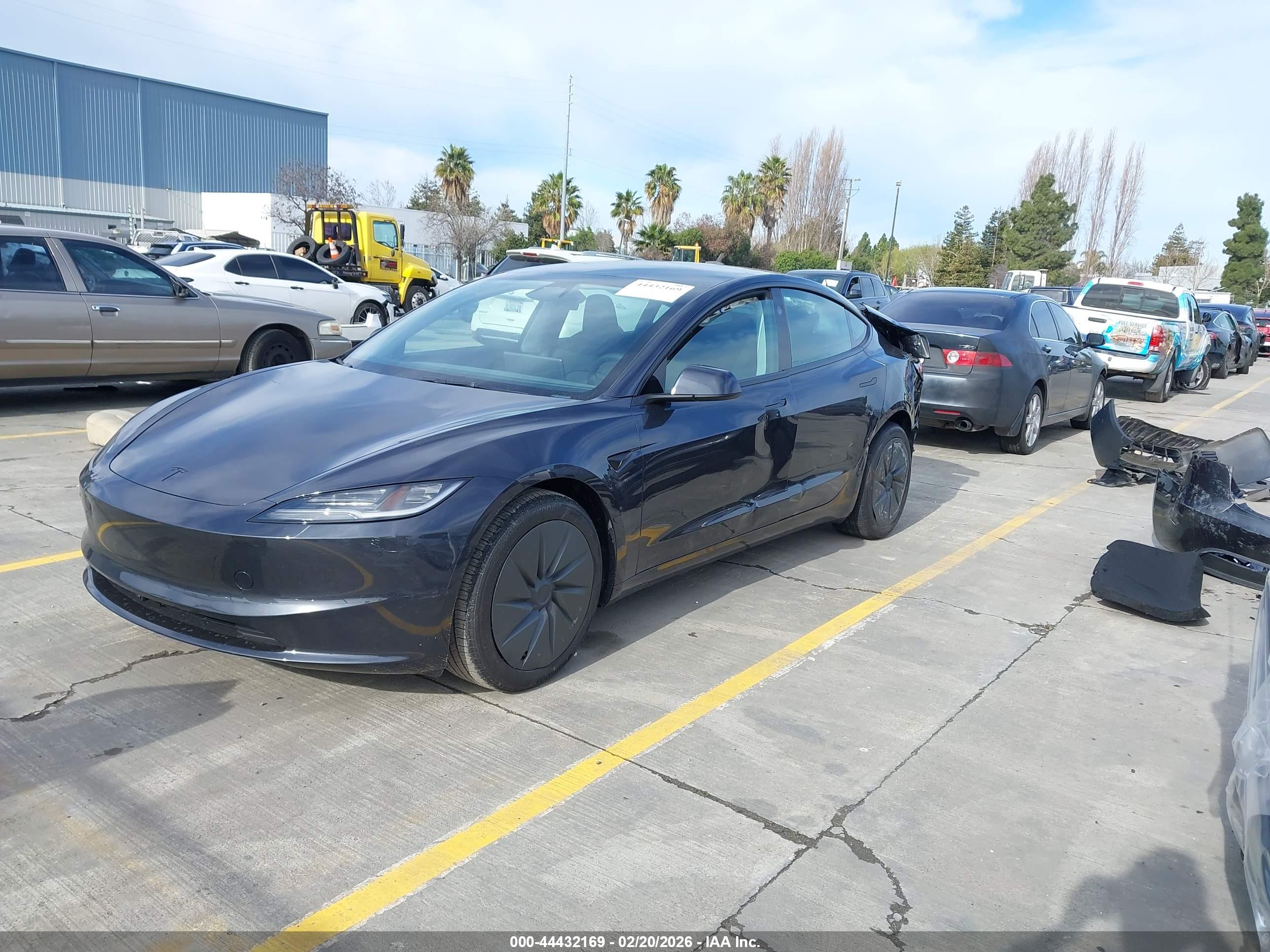 TESLA MODEL image 2