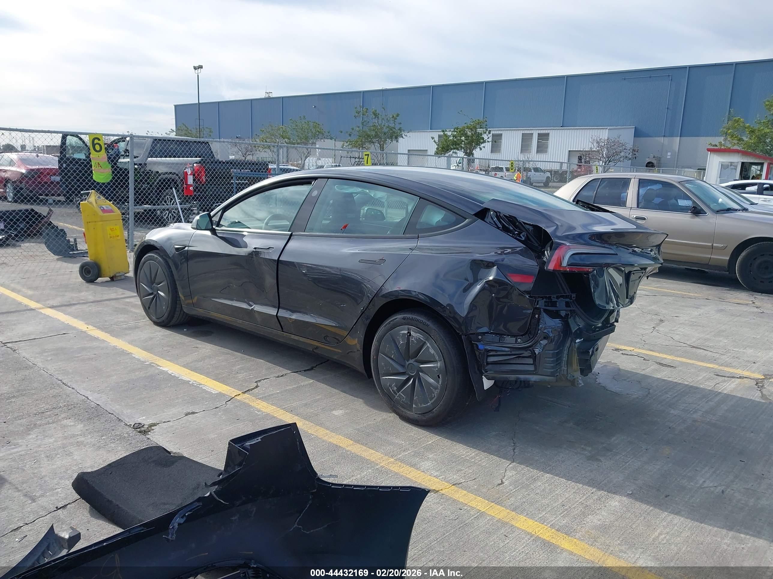 TESLA MODEL image 3