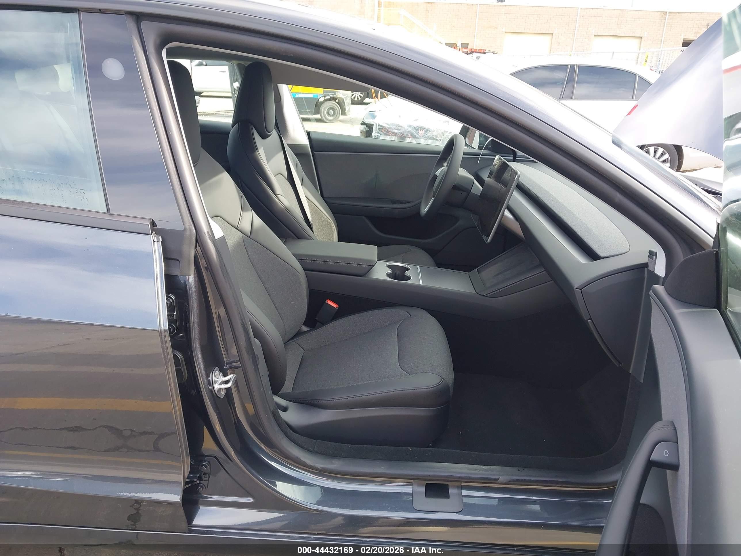 TESLA MODEL image 5