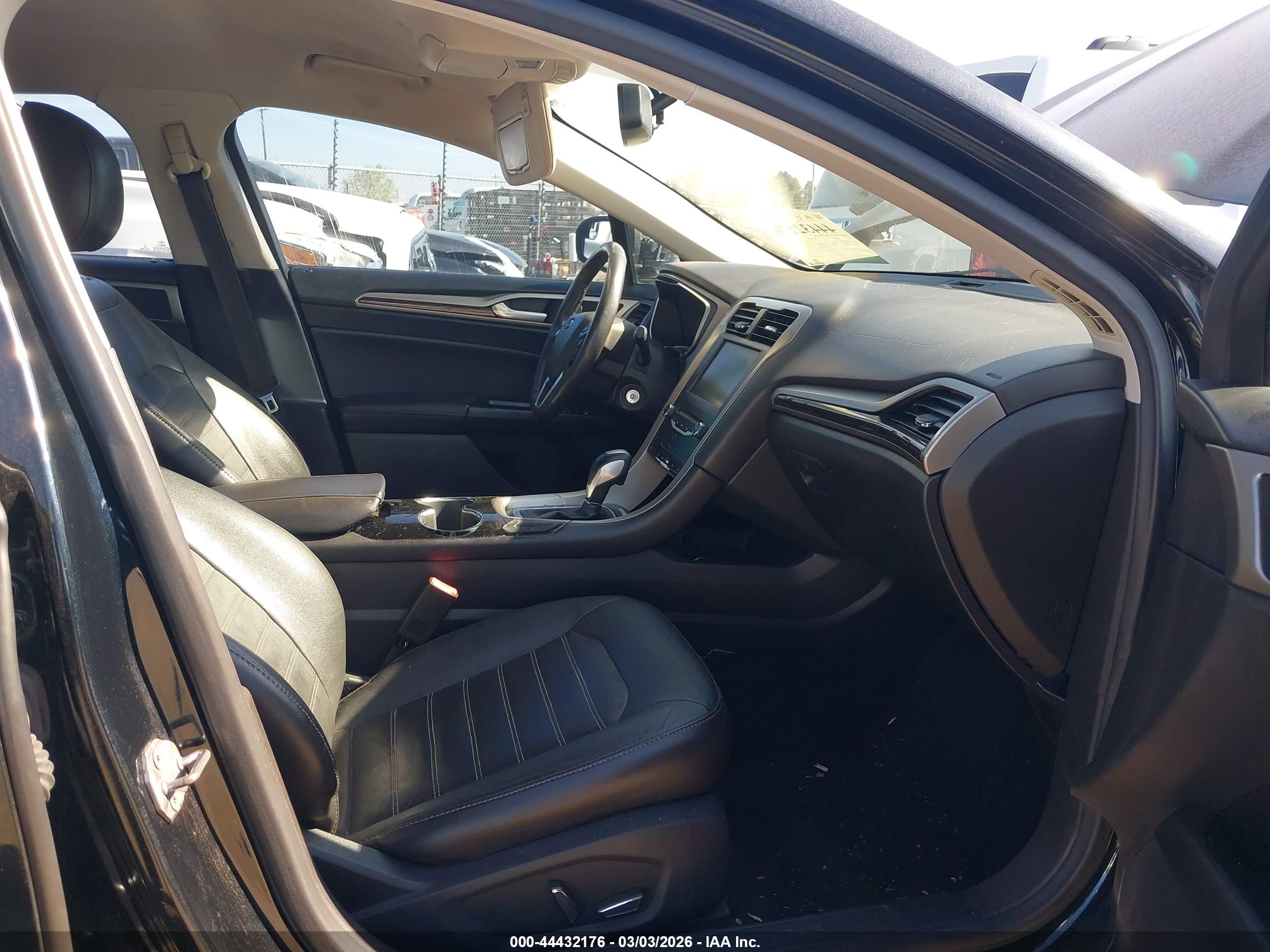 FORD FUSION image 5