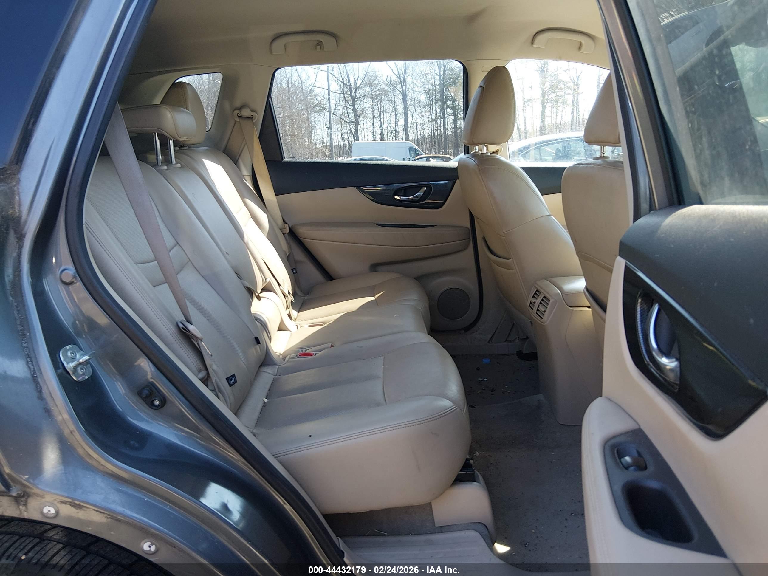 NISSAN ROGUE image 8