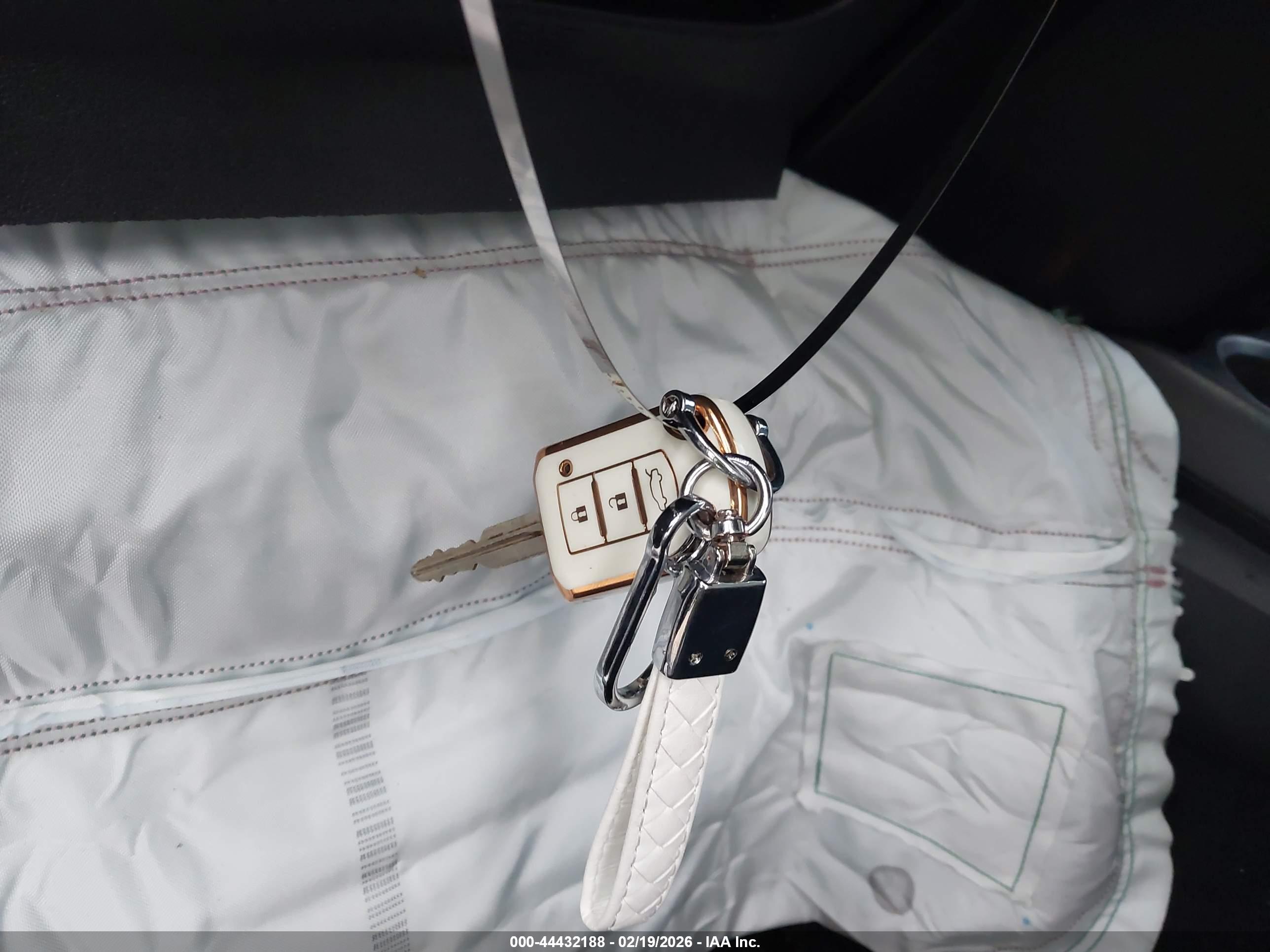 MITSUBISHI OUTLANDER image 11