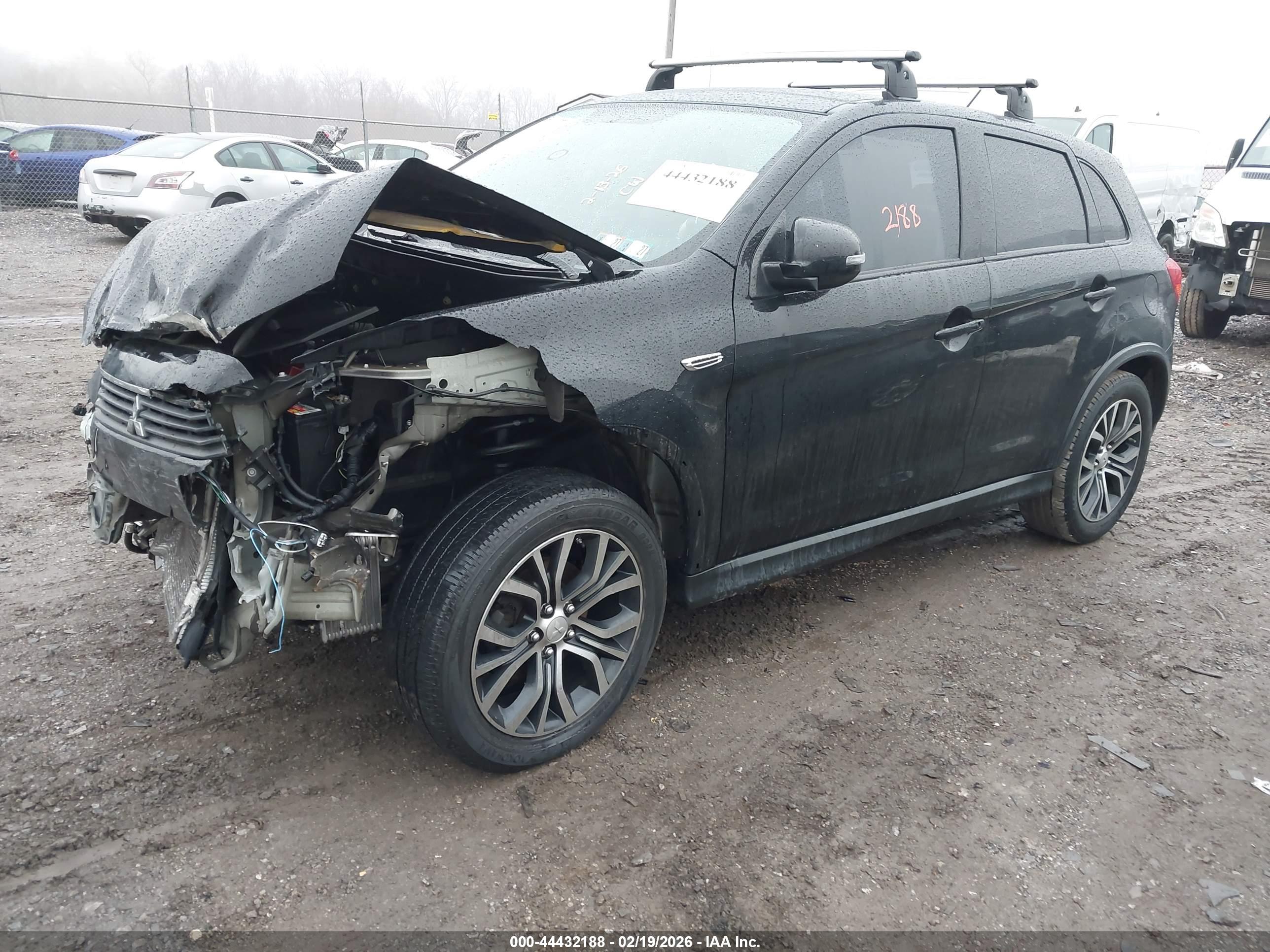 MITSUBISHI OUTLANDER image 2