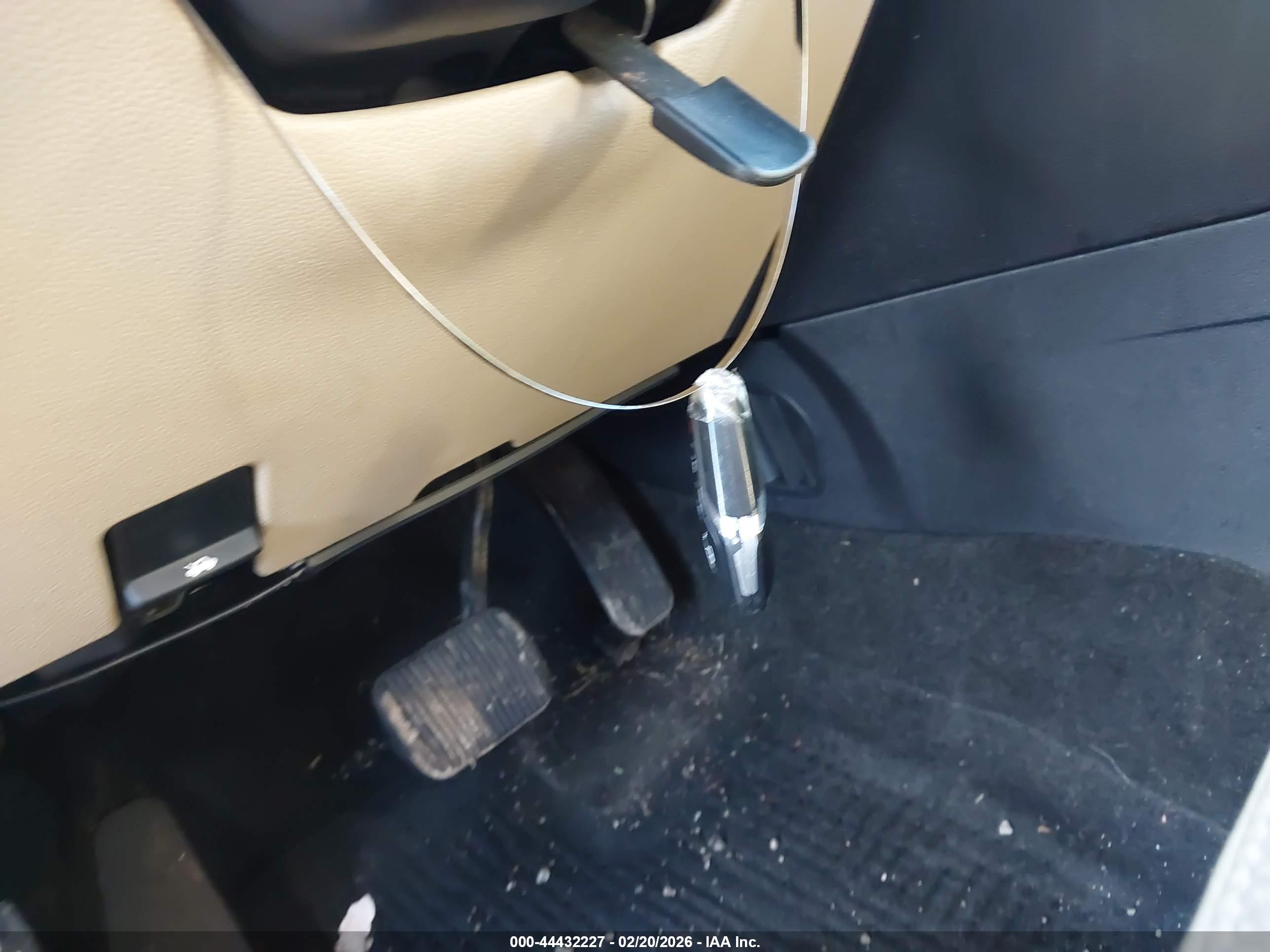 FORD EXPLORER image 11