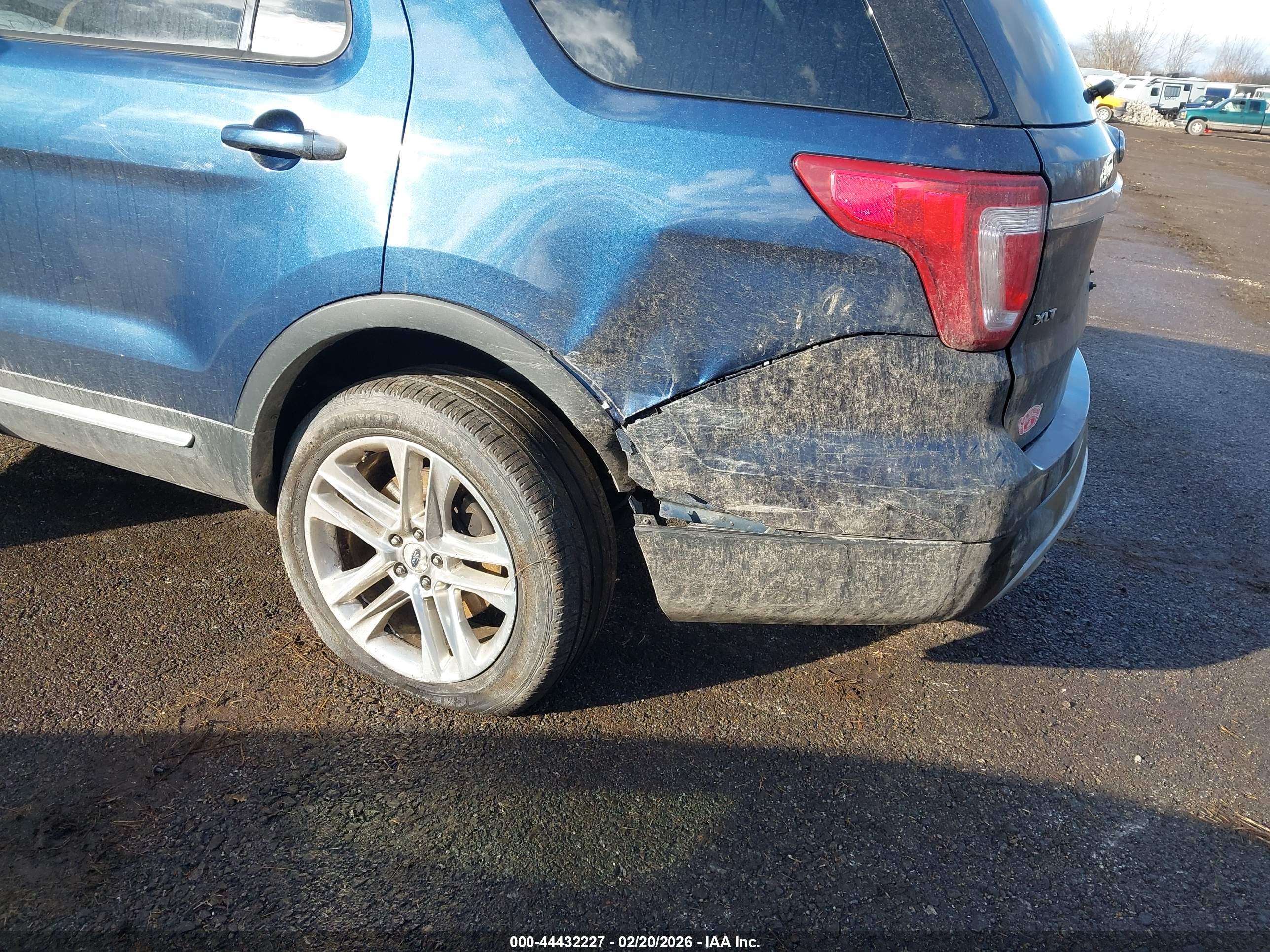 FORD EXPLORER image 6