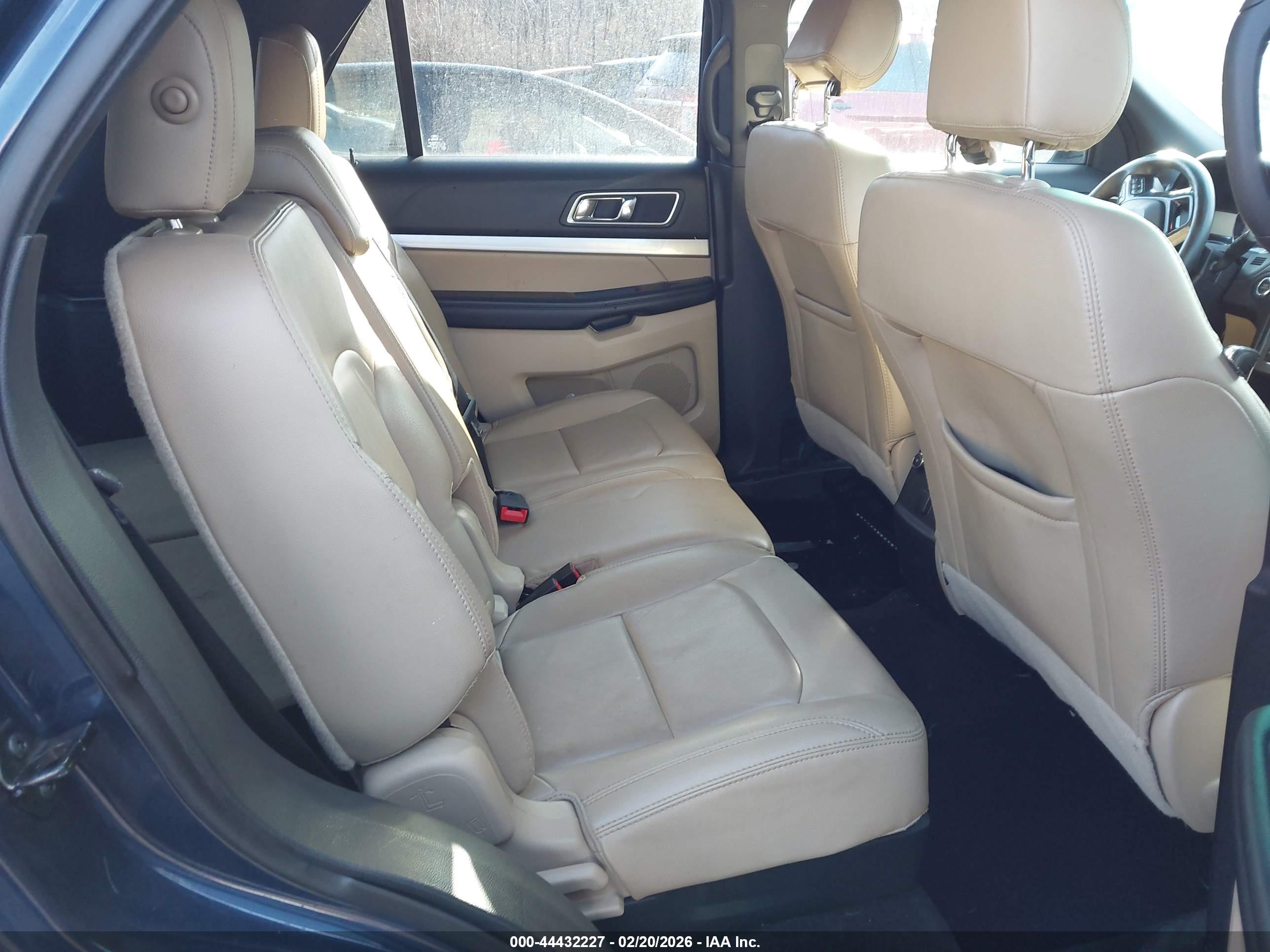 FORD EXPLORER image 8