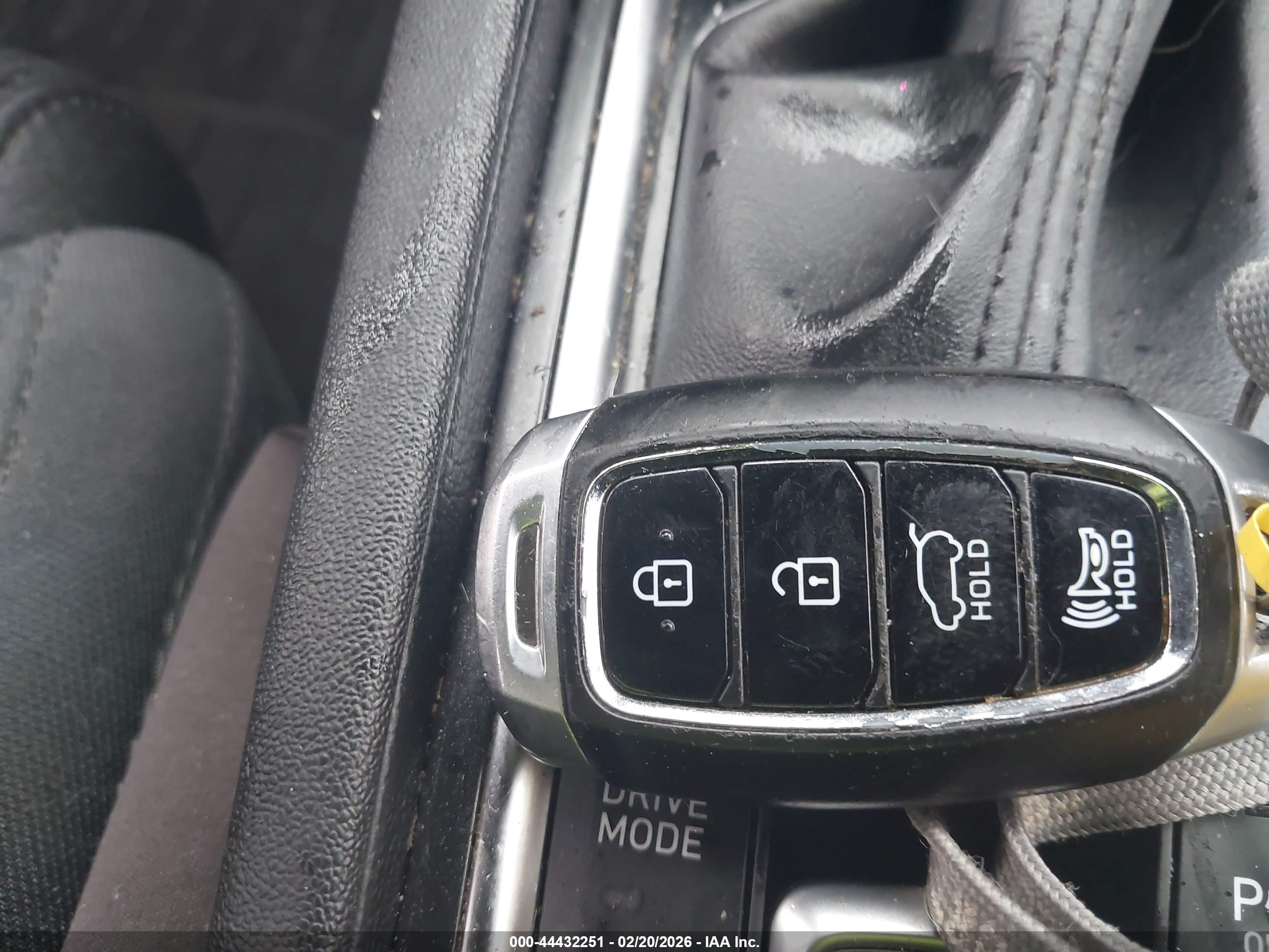HYUNDAI SANTA image 11