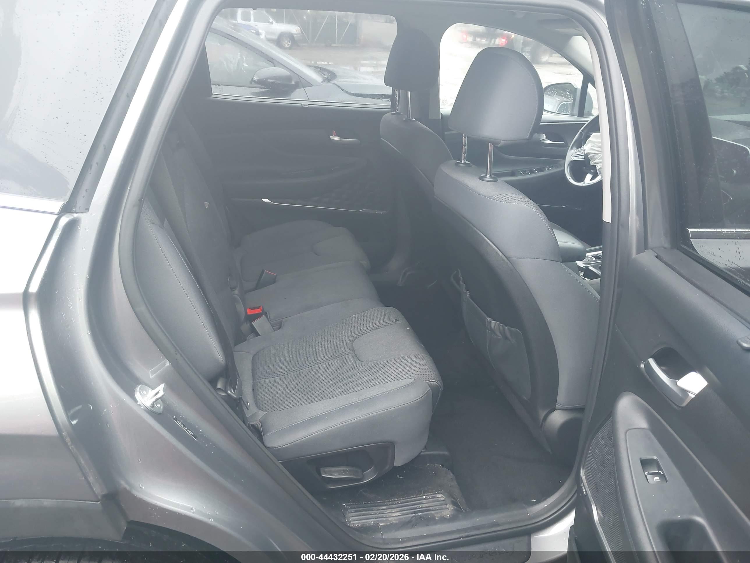 HYUNDAI SANTA image 8