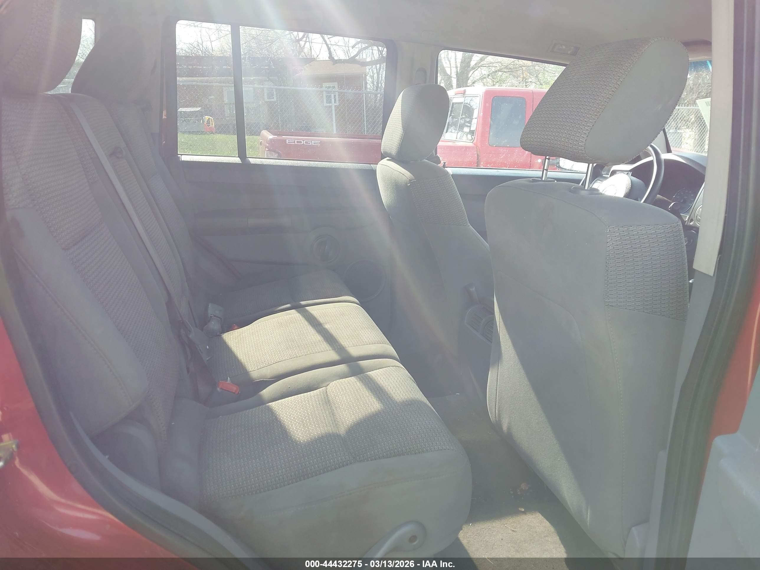 JEEP COMMANDER image 8