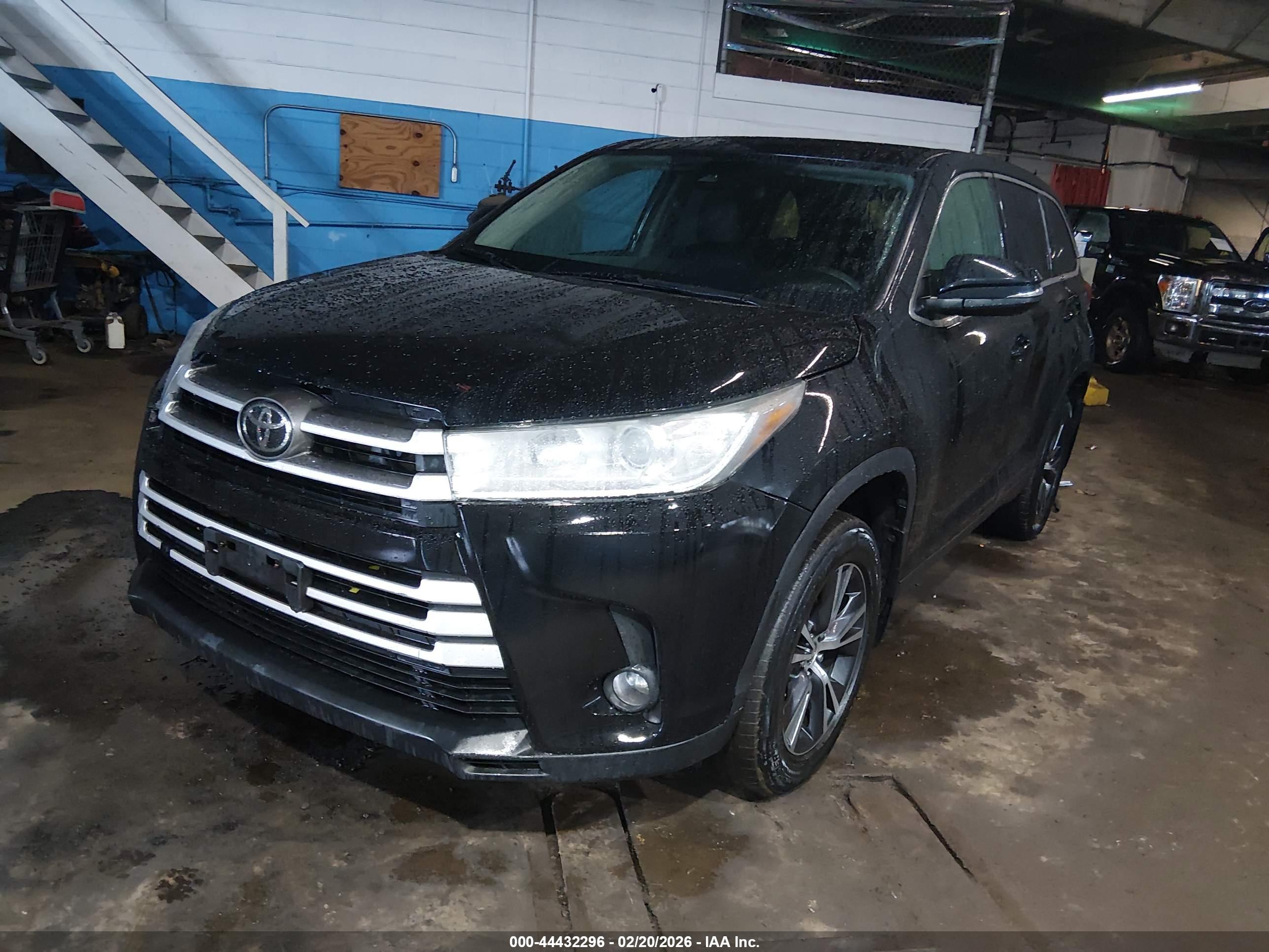 TOYOTA HIGHLANDER image 2