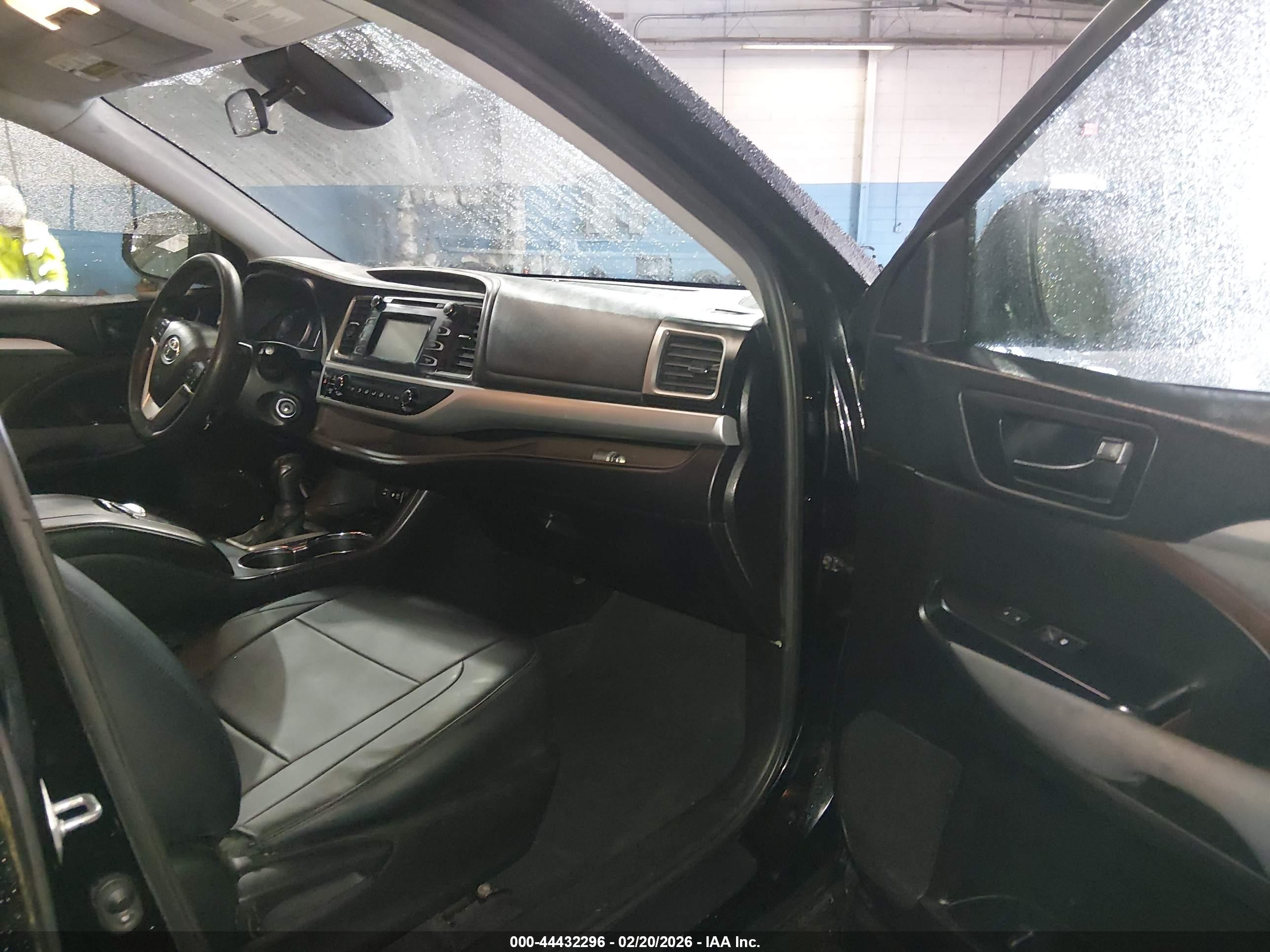 TOYOTA HIGHLANDER image 5