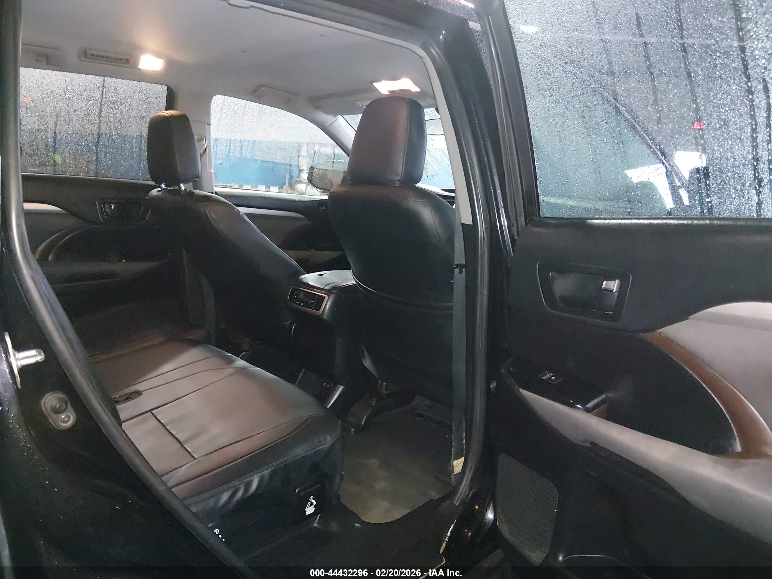 TOYOTA HIGHLANDER image 8