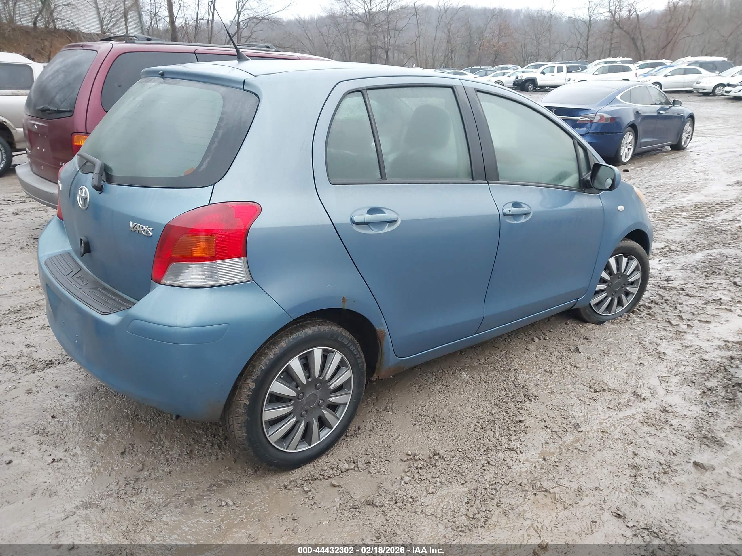 TOYOTA YARIS image 4