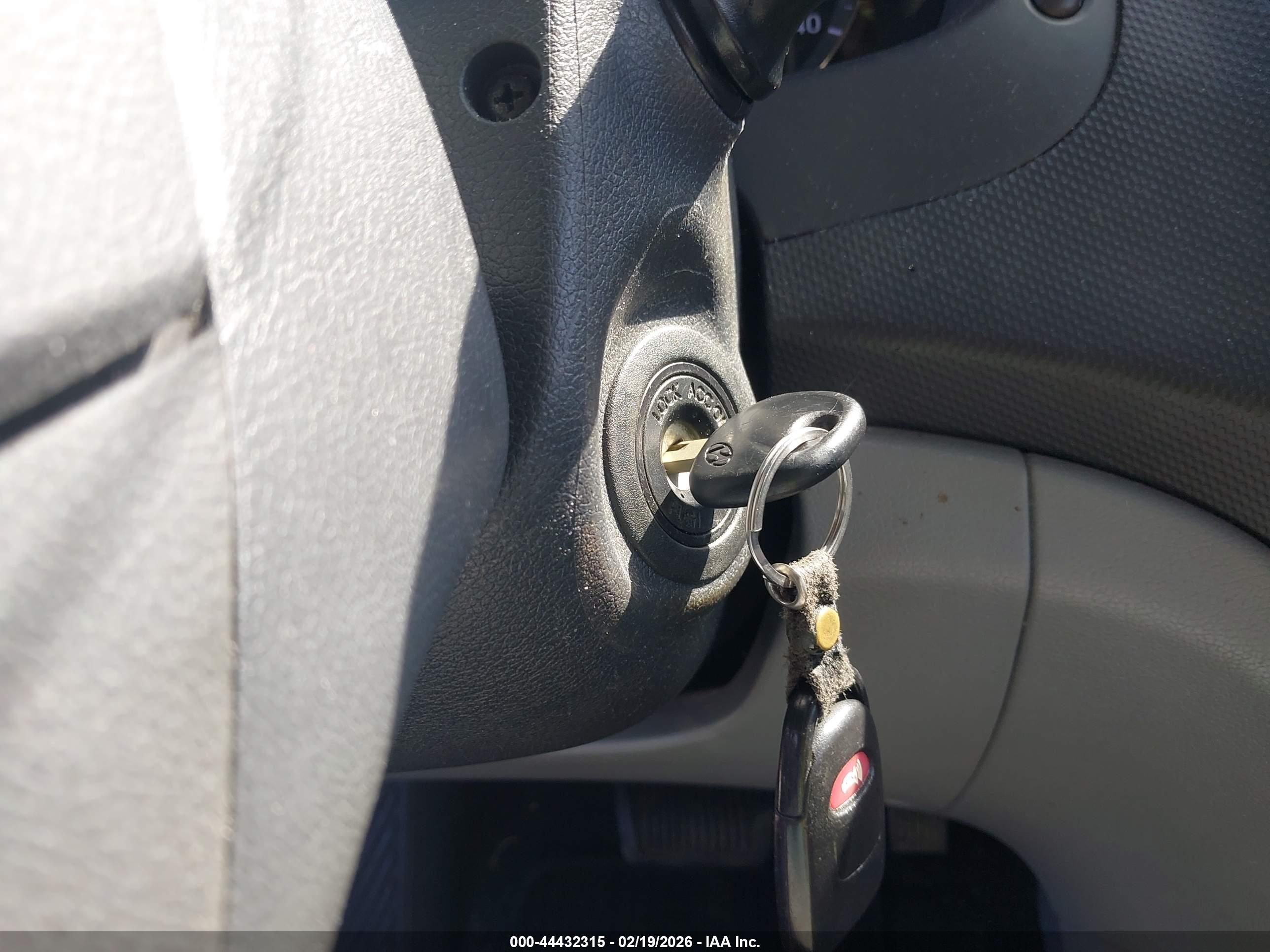 HYUNDAI ACCENT image 11