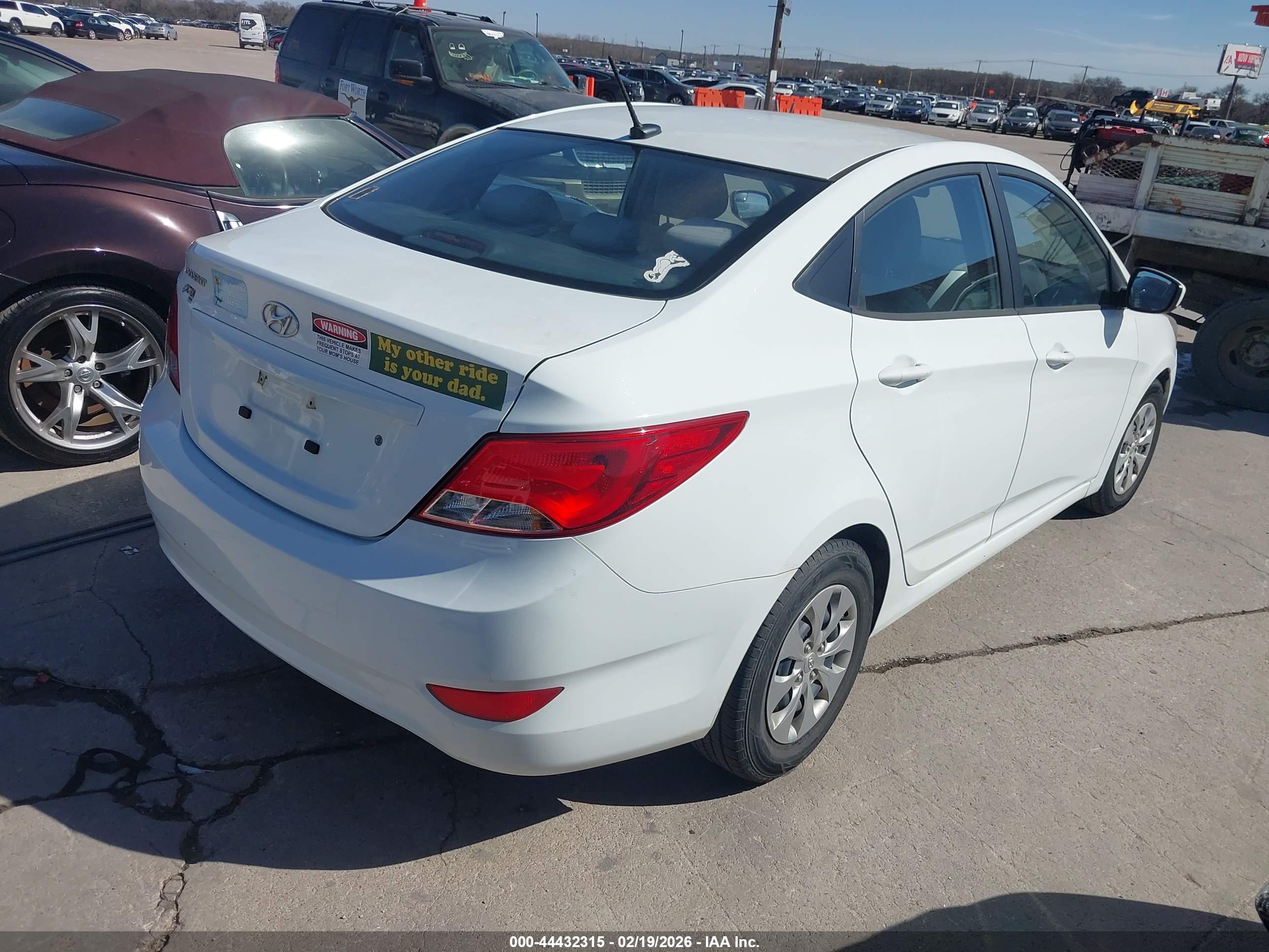 HYUNDAI ACCENT image 4