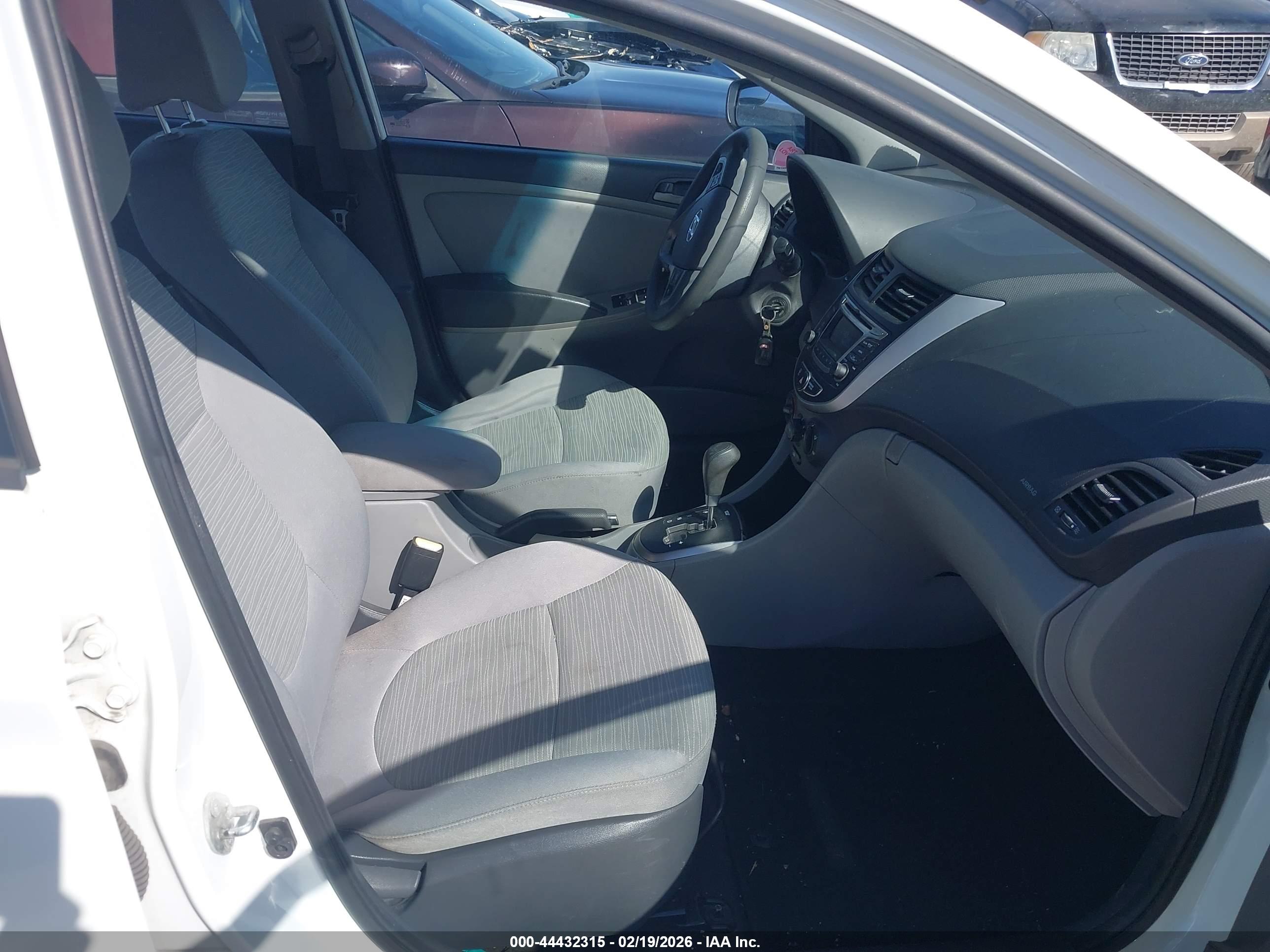 HYUNDAI ACCENT image 5