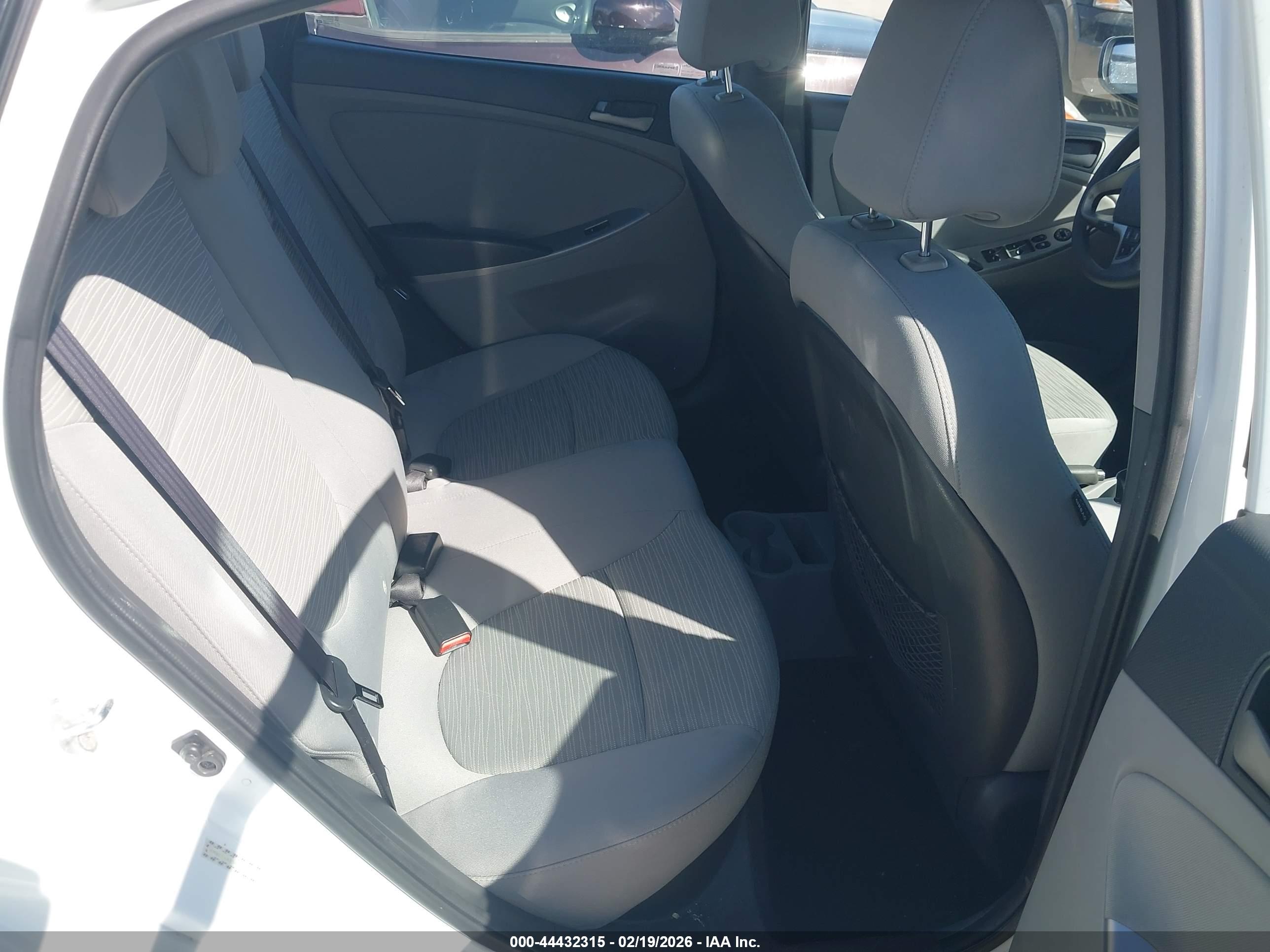 HYUNDAI ACCENT image 8