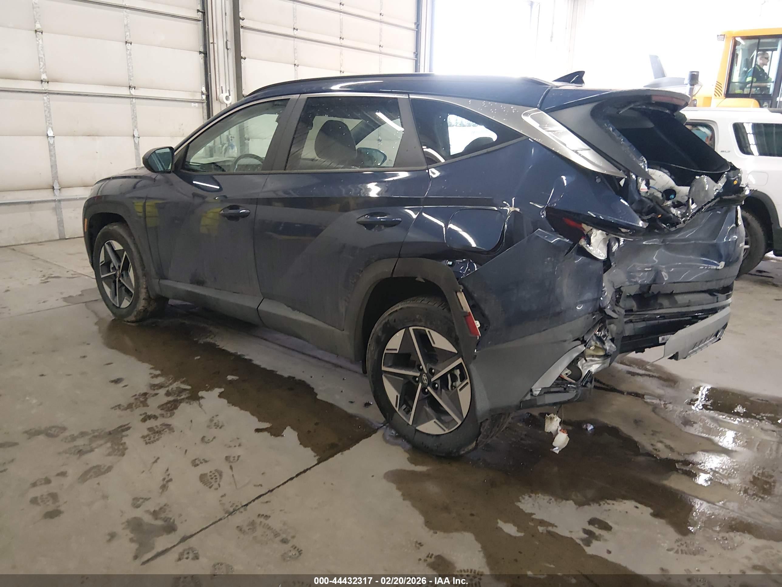 HYUNDAI TUCSON image 3