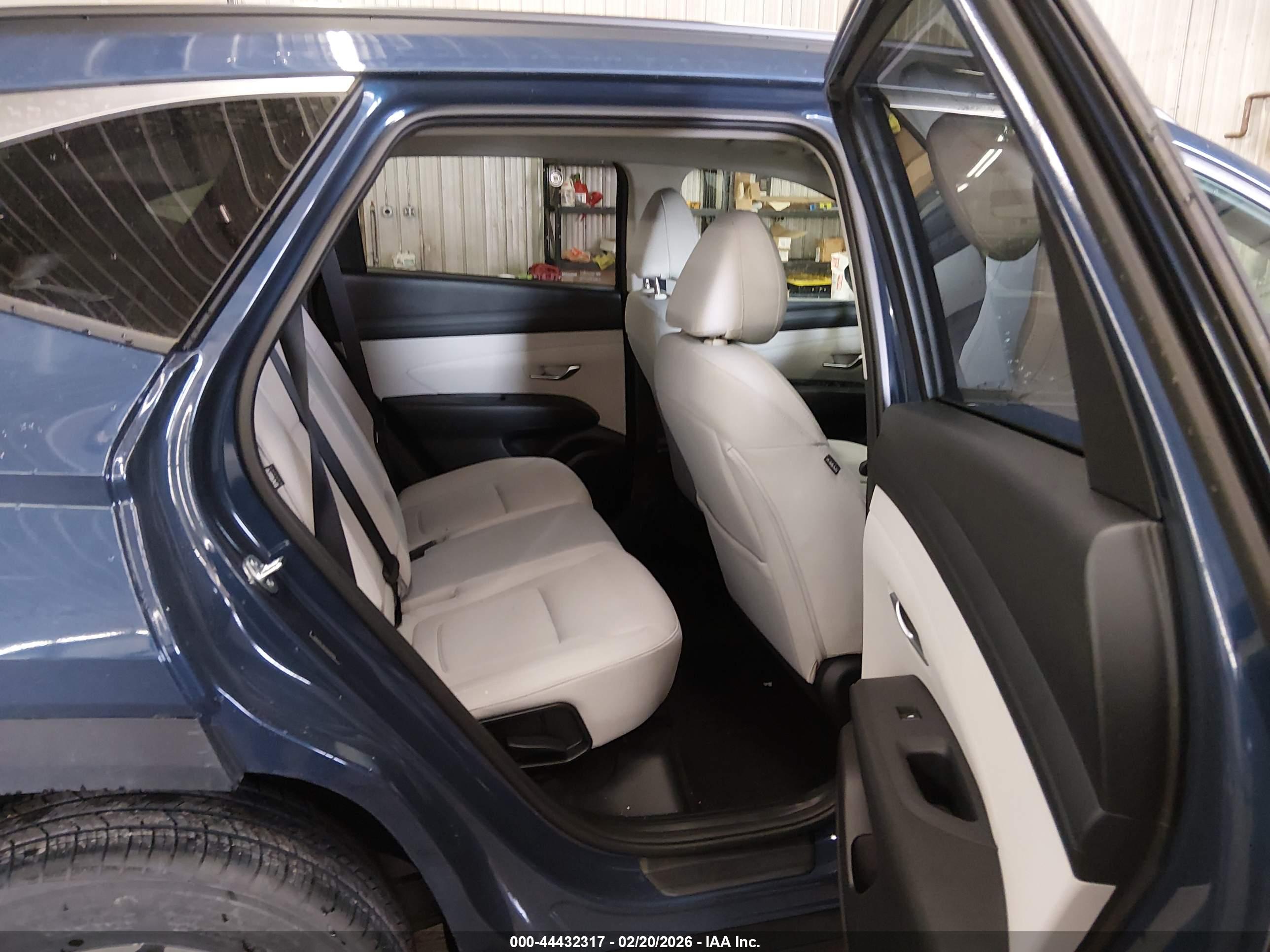 HYUNDAI TUCSON image 8