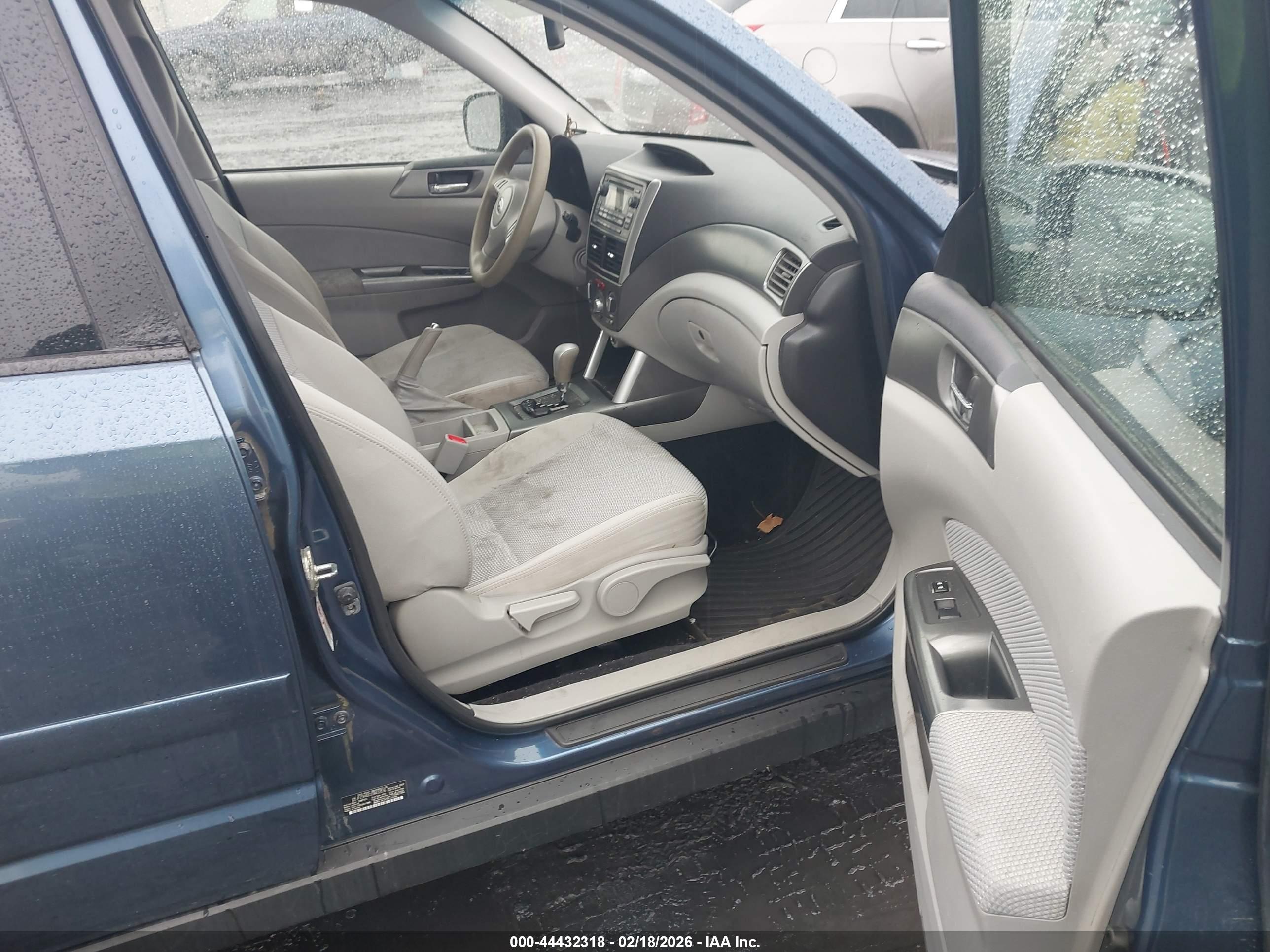 SUBARU FORESTER image 5