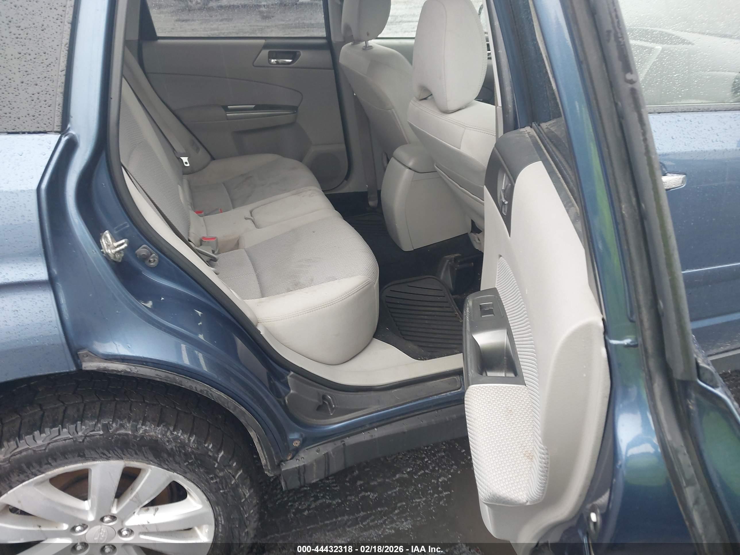 SUBARU FORESTER image 8