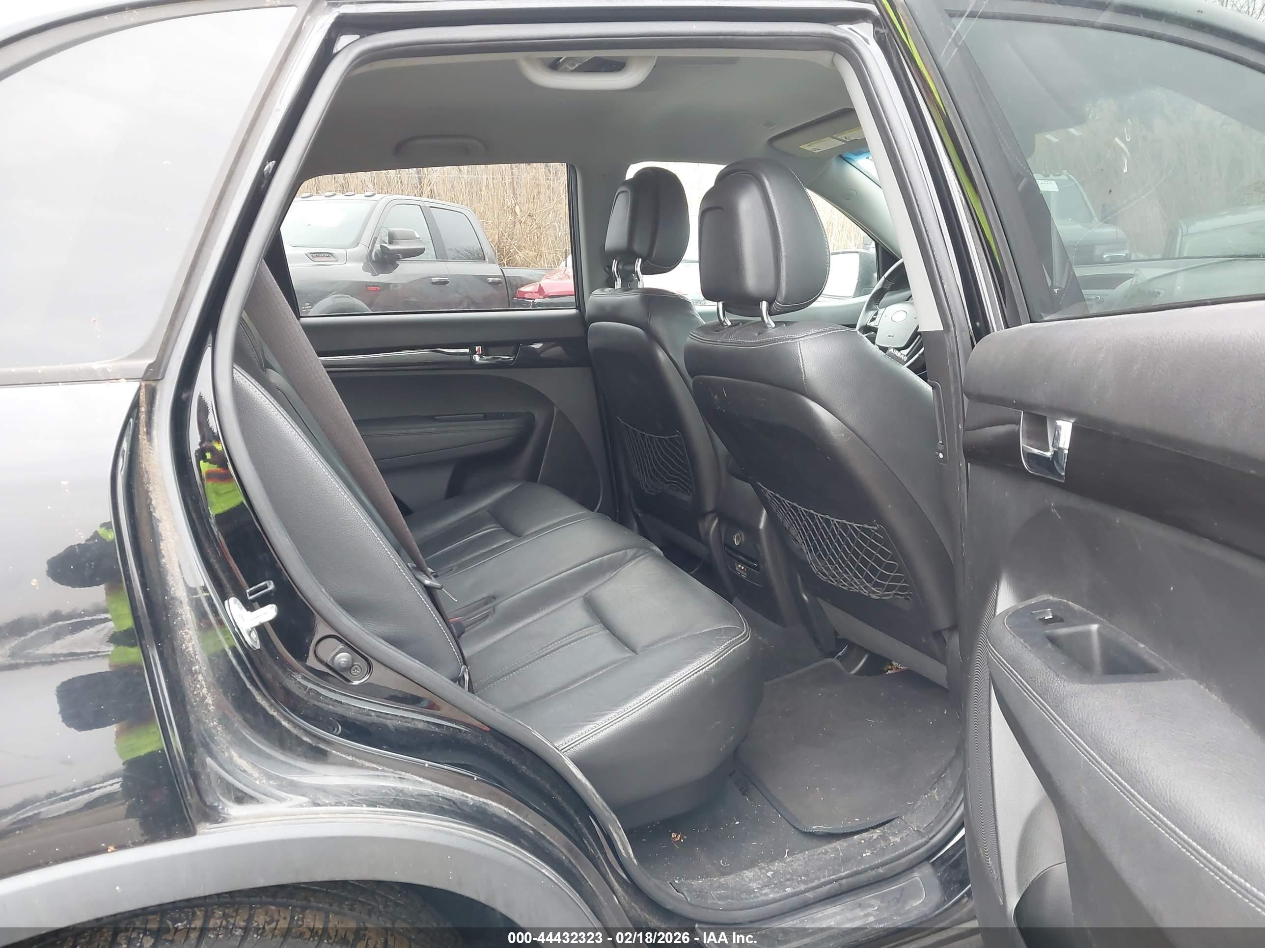 KIA SORENTO image 8