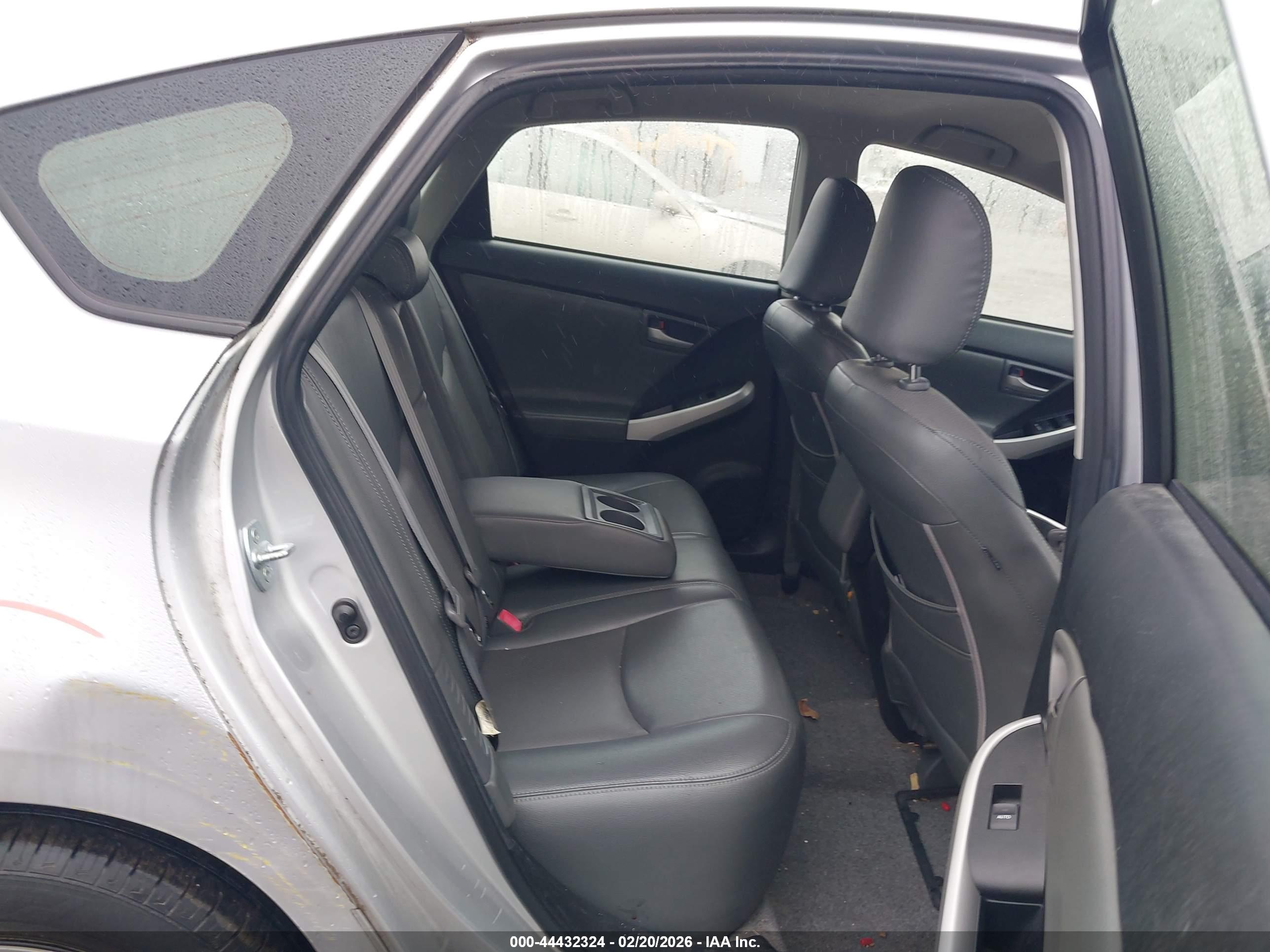TOYOTA PRIUS image 8